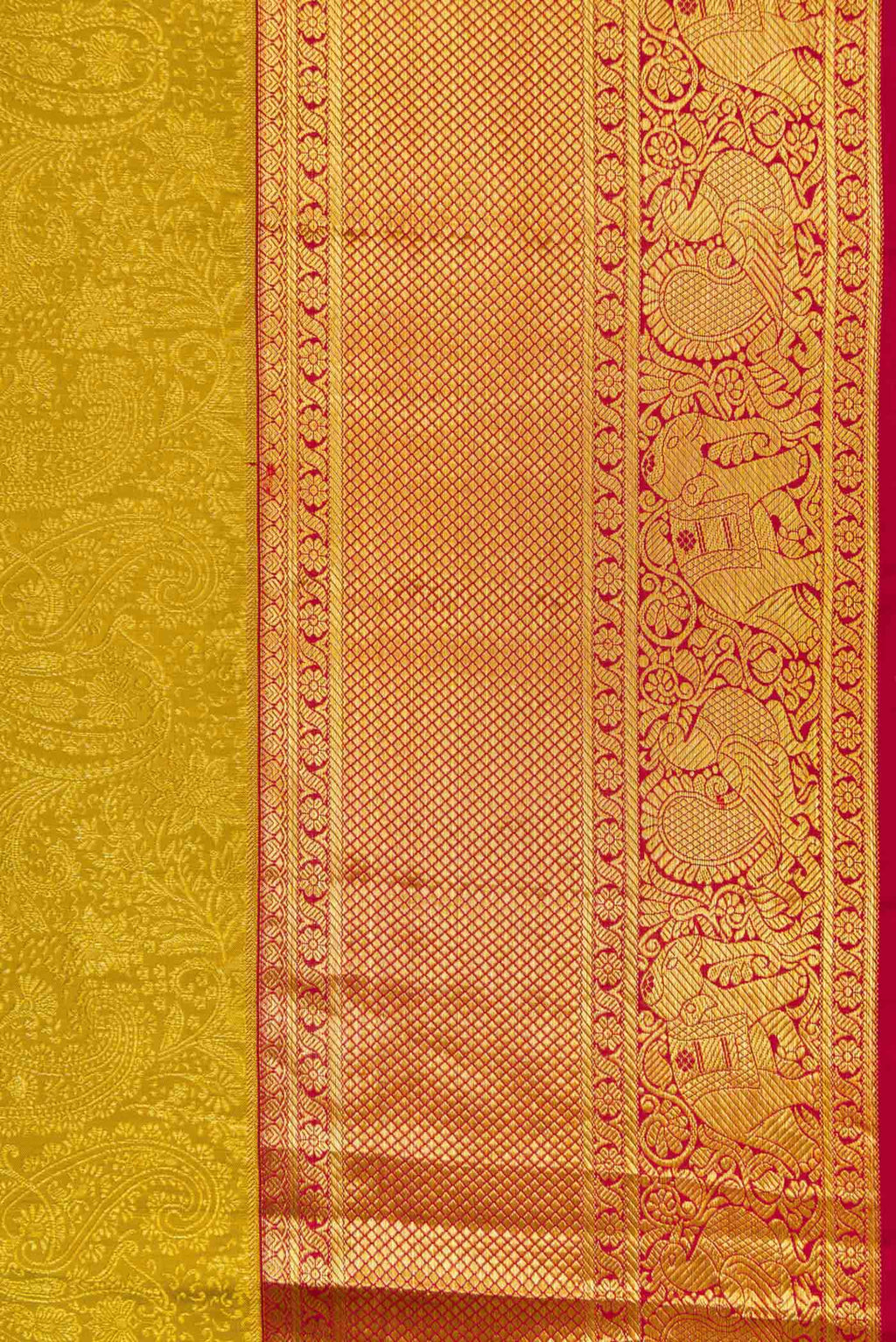 Border image of Mehandi Green Dual Tone Kanchipuram Silk Saree with Zari Brocade on the body and Zari Border. 