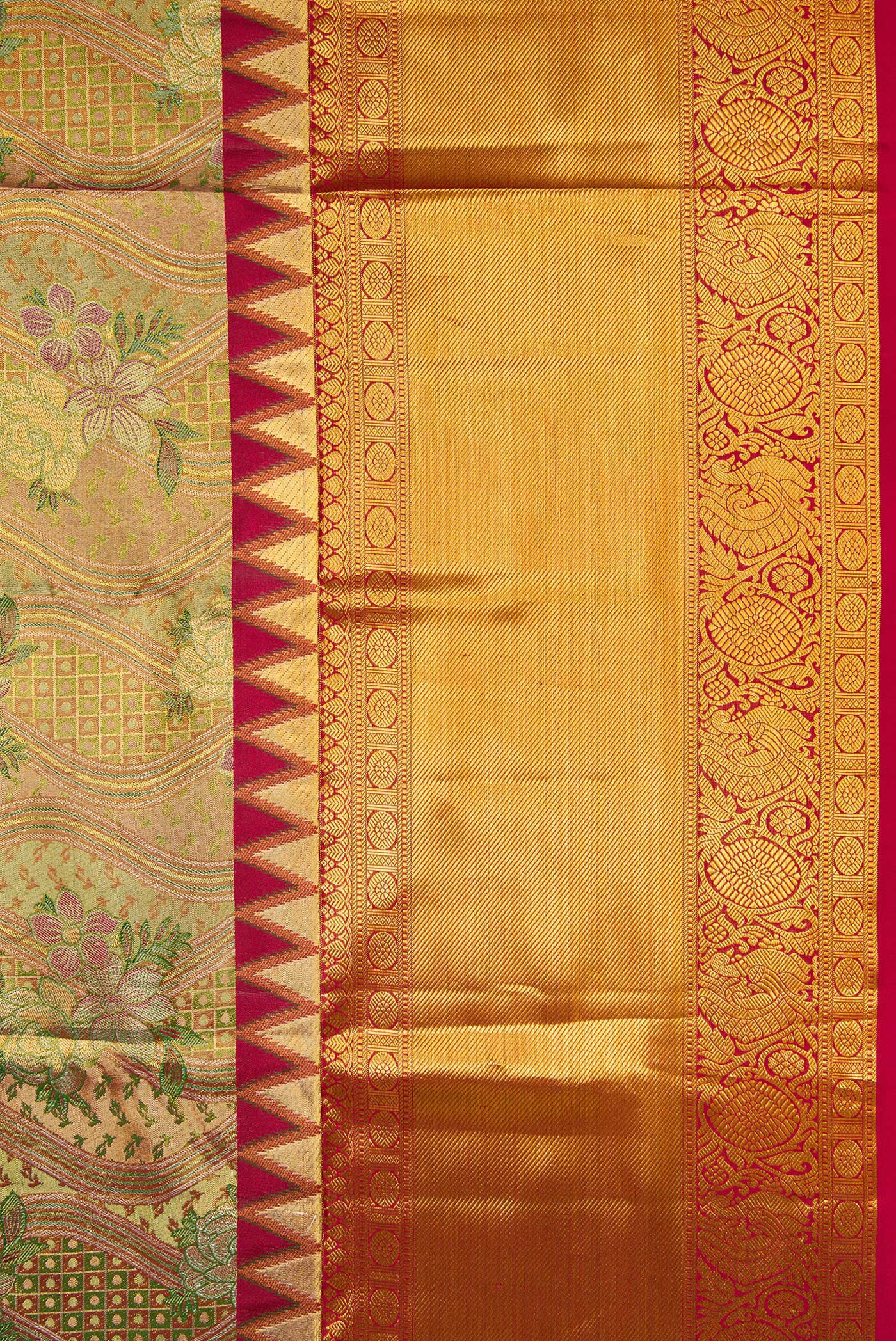 Border image of Gold Dual Tone Kanjivaram Tissue Silk Saree with Zari Brocade on the body and Zari Border. 