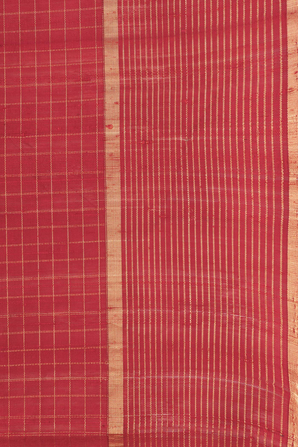 Border image of Red Dual Tone Raw Silk Saree with Checked design on the body and Zari Border. 