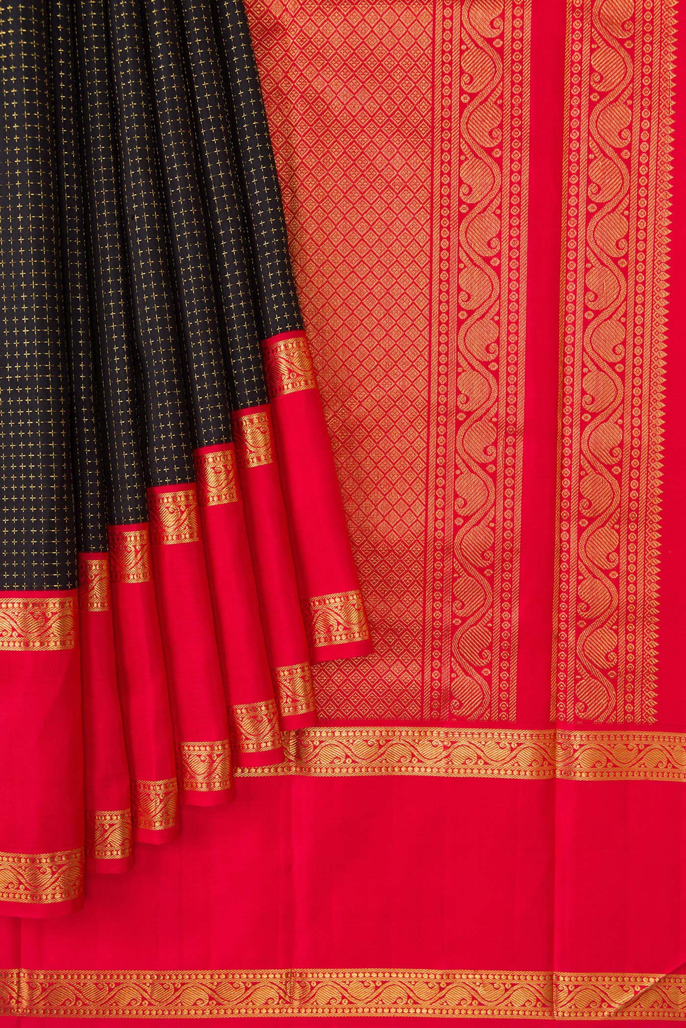 Pleats and pallu of Black Dual Tone Kanjivaram Silk Saree with Checked design on the body and Zari Border. 