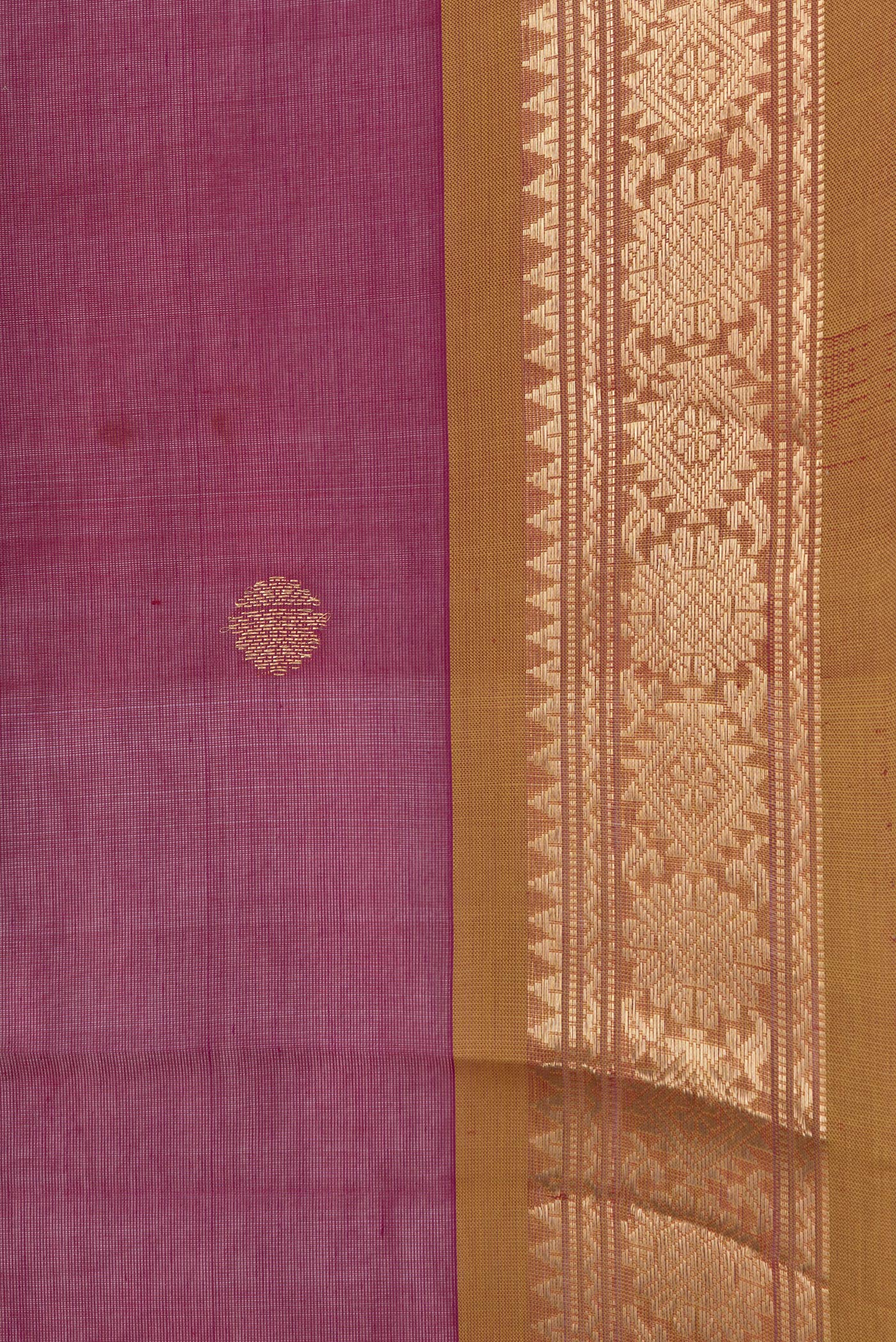 Border image of Pink Dual Tone Silk Cotton Saree with Zari Butta on the body and Zari Border. 