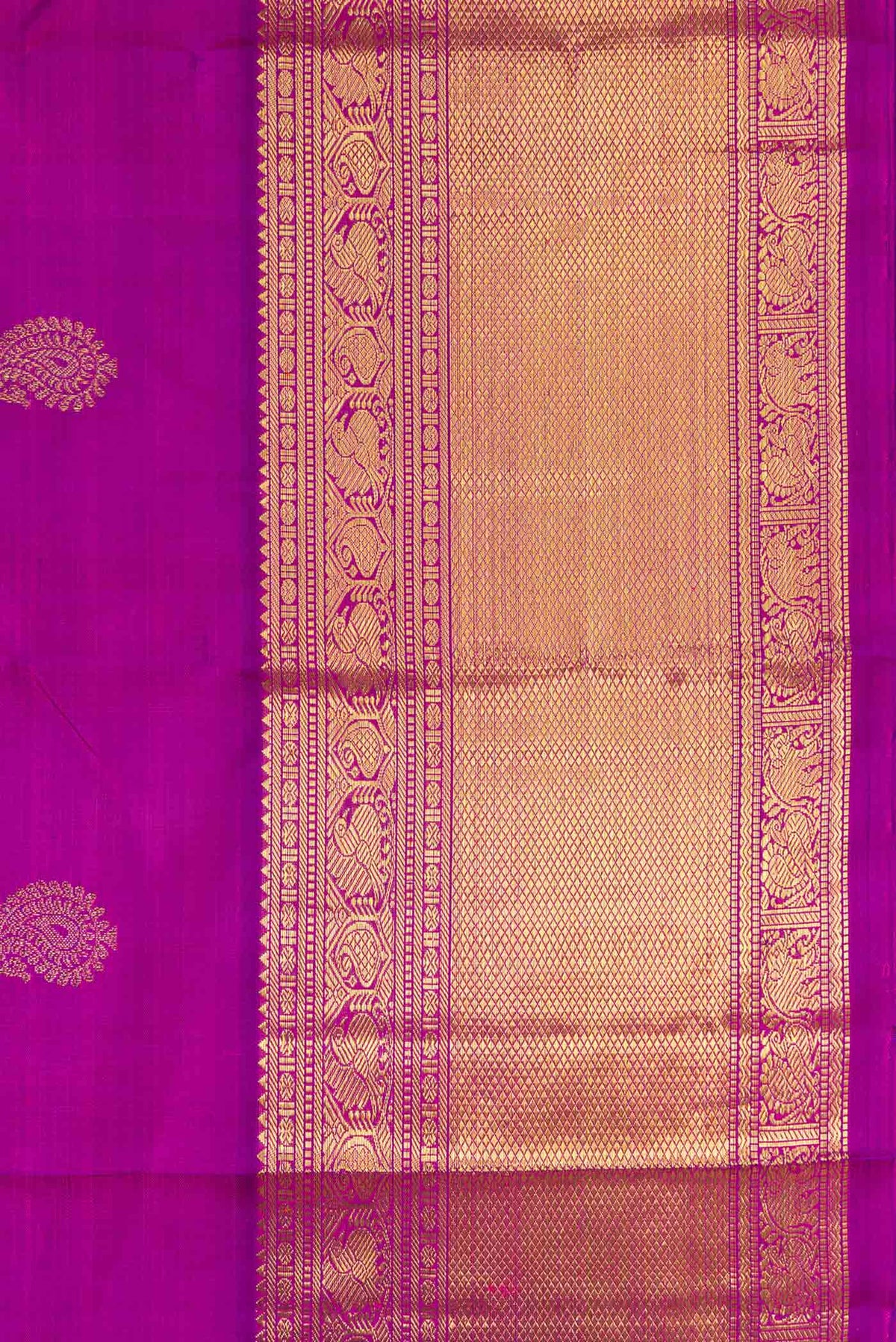Border image of Pure Silk Pure Zari Purple Dual Tone Kanjivaram Saree with Zari Butta on the body and Zari Border. 