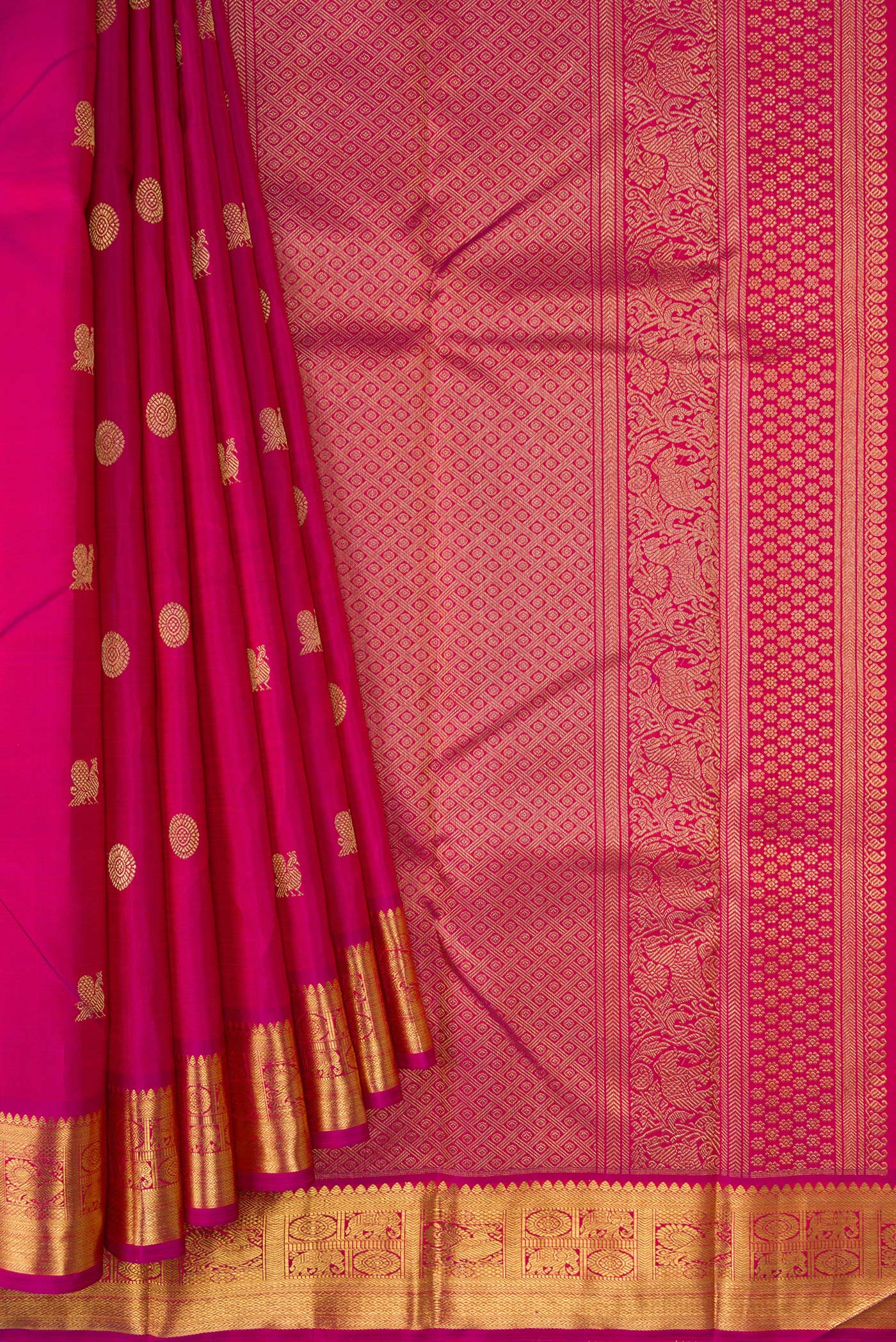Pleats and pallu of Pure Silk Pure Zari Magenta Dual Tone Kanchipuram Saree with Zari Butta on the body and Zari Border. 