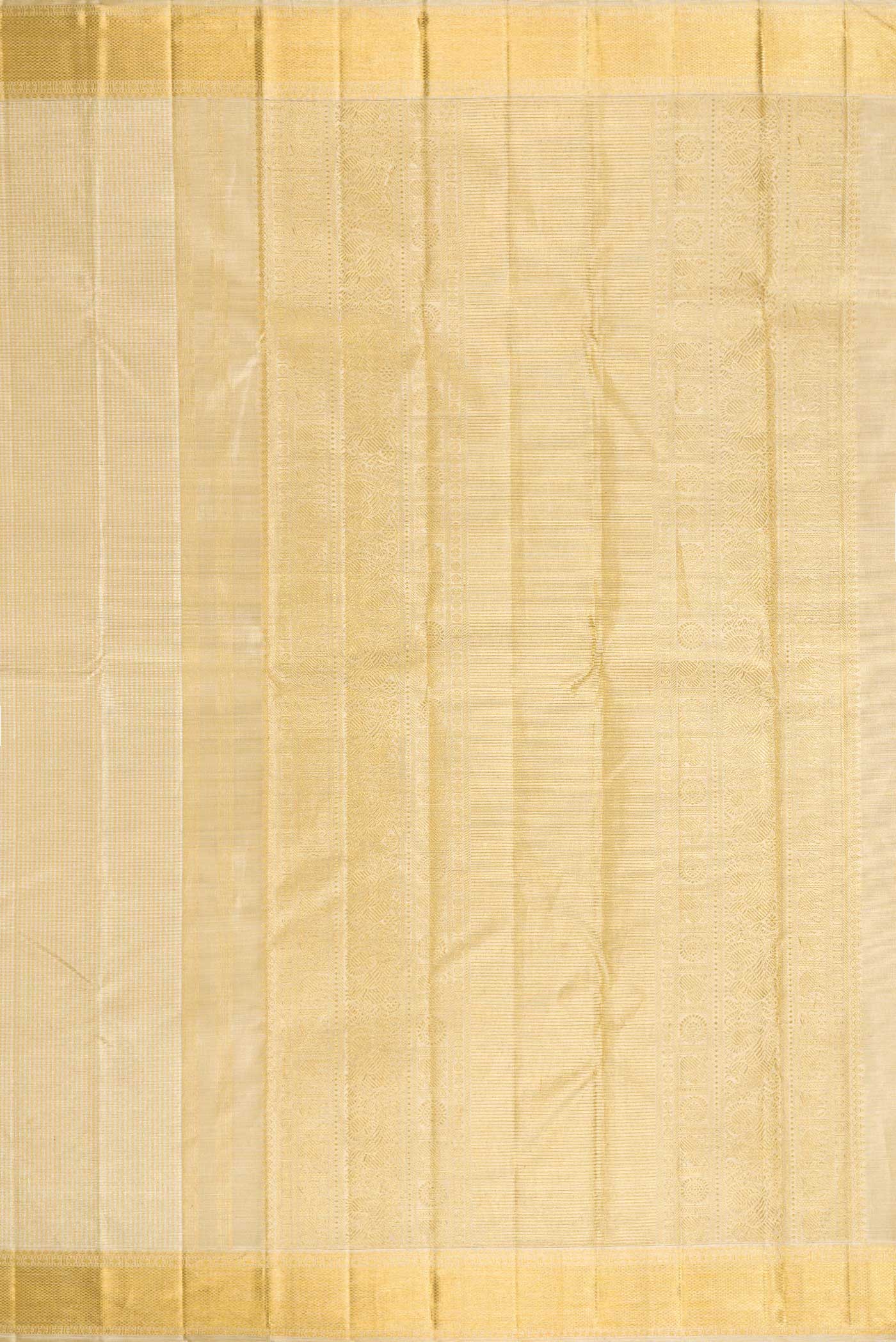 Close up image of the pallu of Pure Silk Pure Zari Gold Dual Tone Kanjivaram Saree with Zari Brocade on the body and Zari Border. 