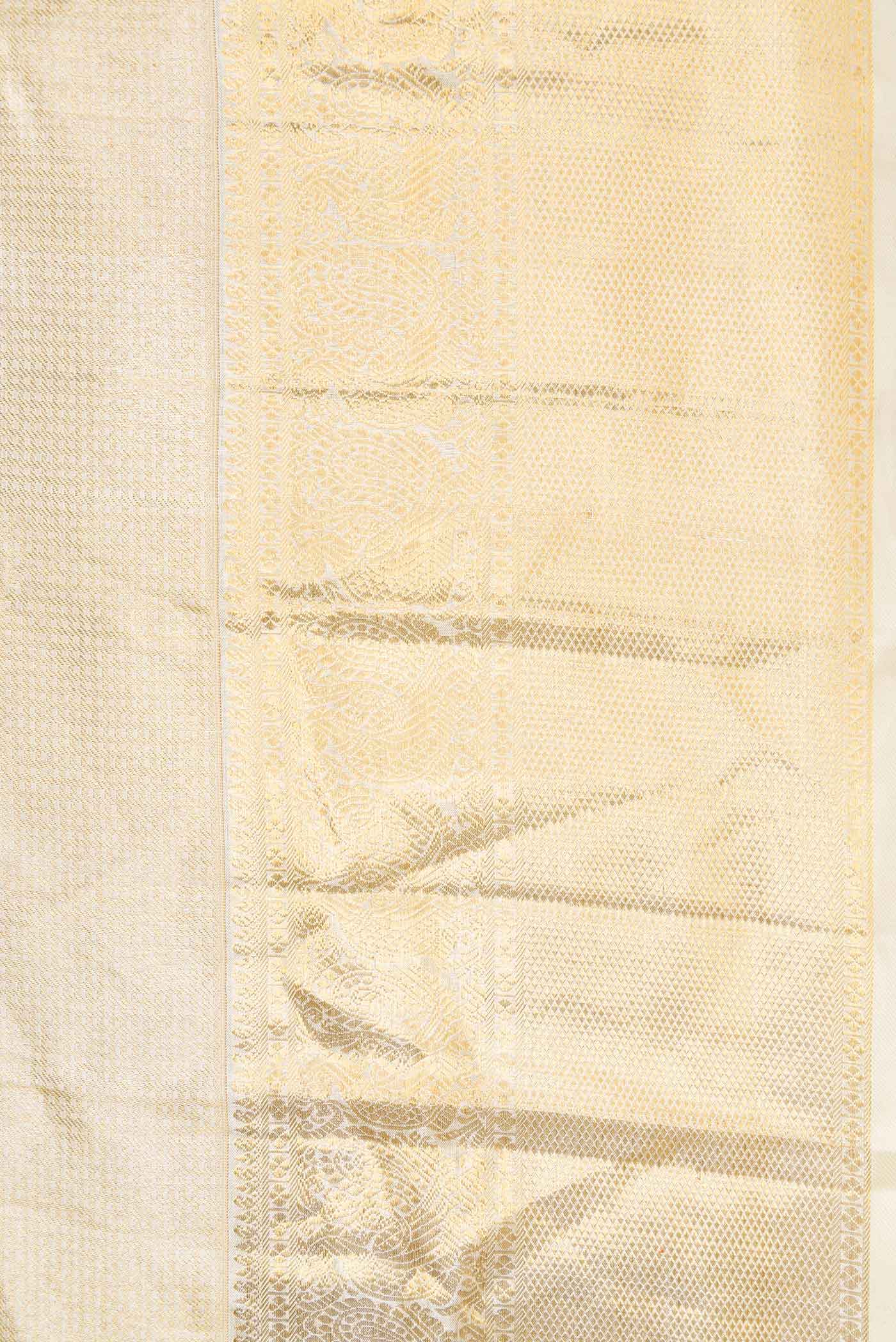 Border image of Pure Silk Pure Zari Gold Dual Tone Kanchipuram Saree with Zari Brocade on the body and Zari Border
