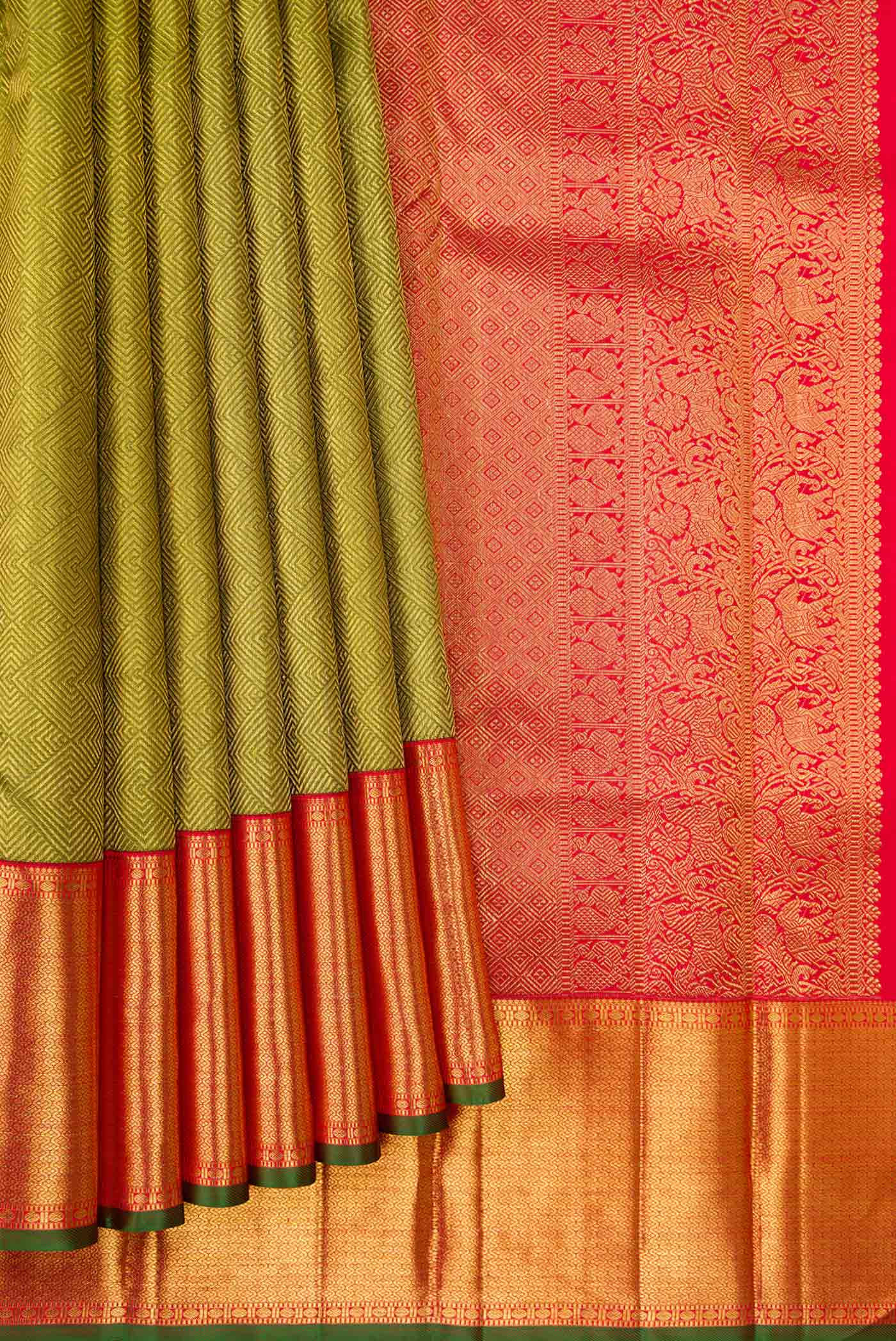 Pleats and pallu of Pure Silk Pure Zari Green Dual Tone Kanchipuram Saree with Zari Brocade on the body and Zari Border