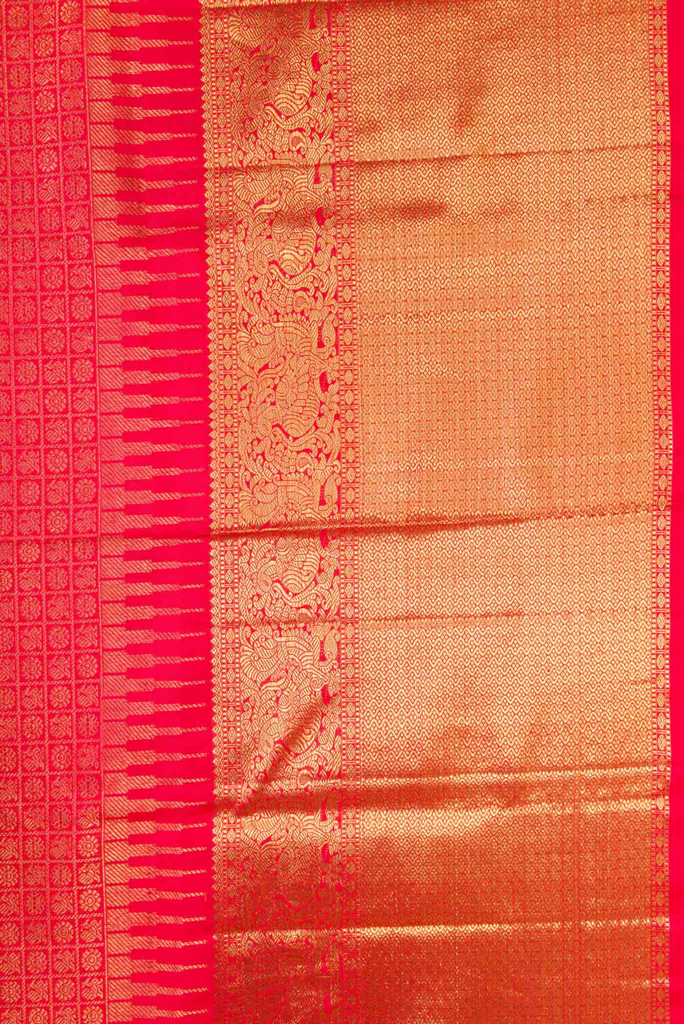 Border image of Pure Silk Pure Zari Red Dual Tone Kanchipuram Saree with Zari Brocade on the body and Zari Border