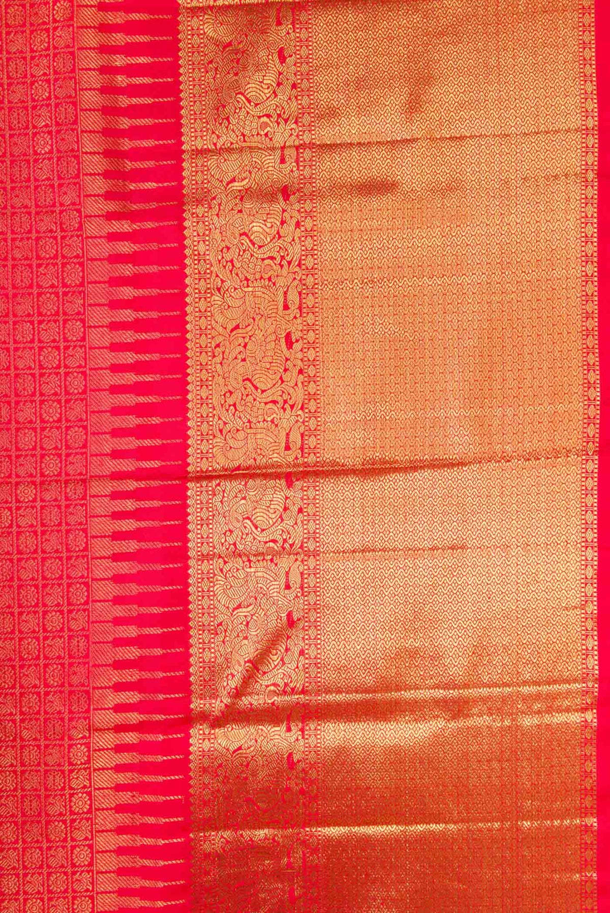 Border image of Pure Silk Pure Zari Red Dual Tone Kanchipuram Saree with Zari Brocade on the body and Zari Border
