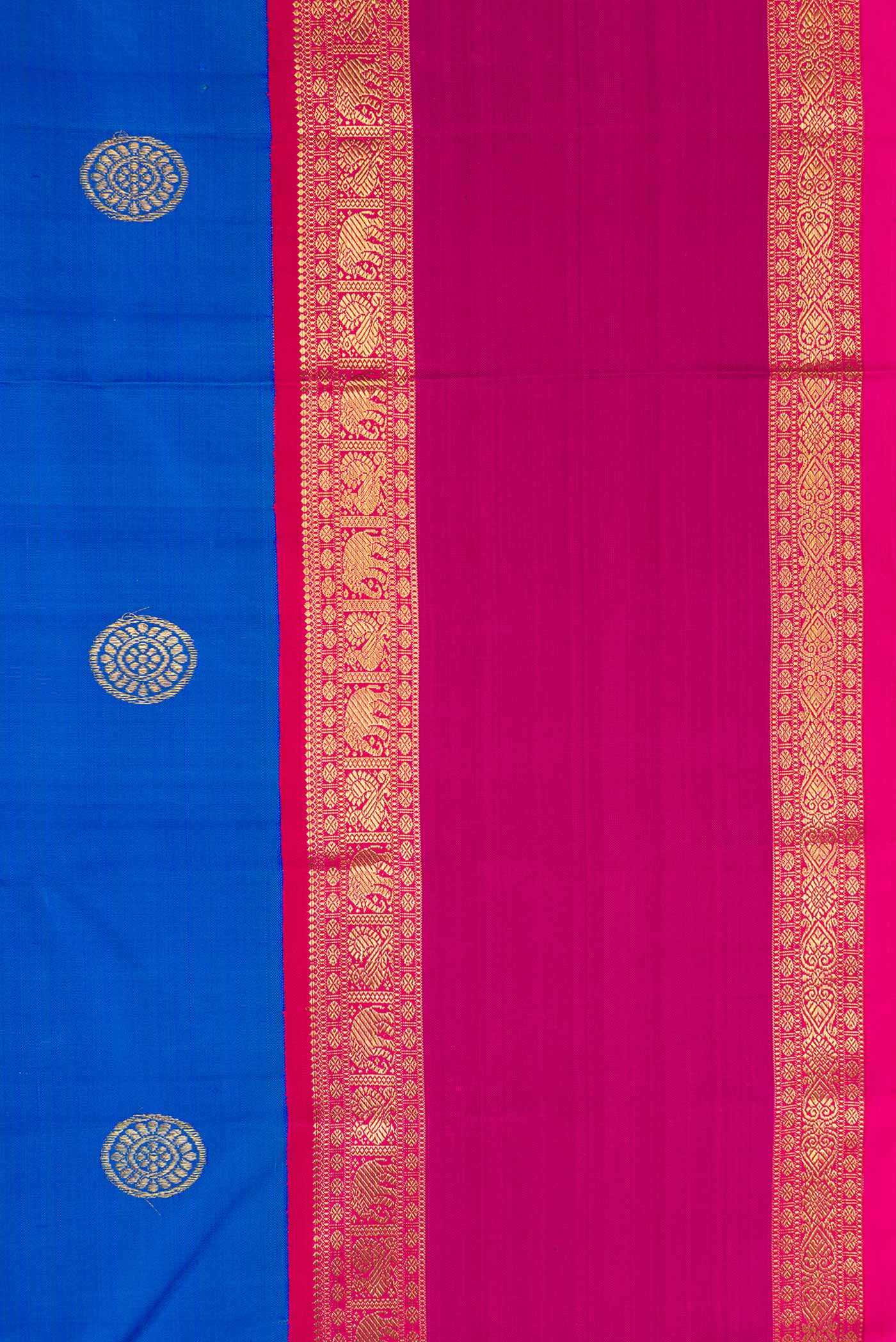 Border image of Pure Silk Pure Zari Royal Blue Dual Tone Kanjivaram Saree with Zari Butta on the body and Zari Border. 
