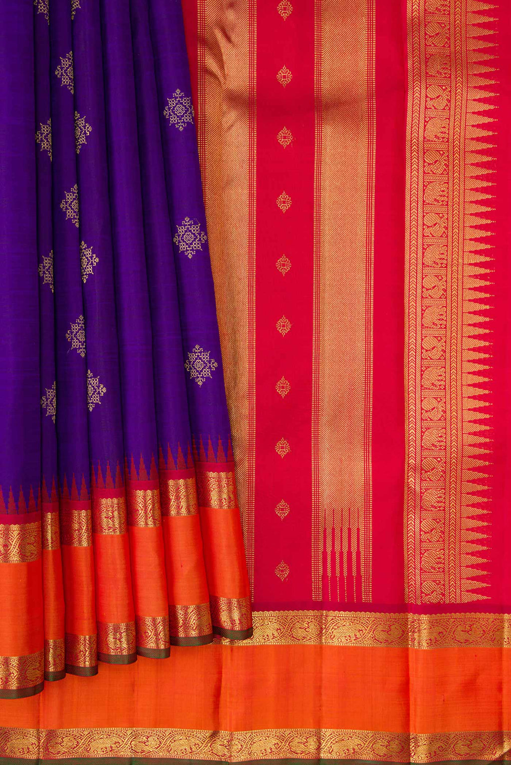 Pleats and pallu of Pure Silk Pure Zari Royal Blue Dual Tone Kanjivaram Saree with Zari Butta on the body and Zari Border. 