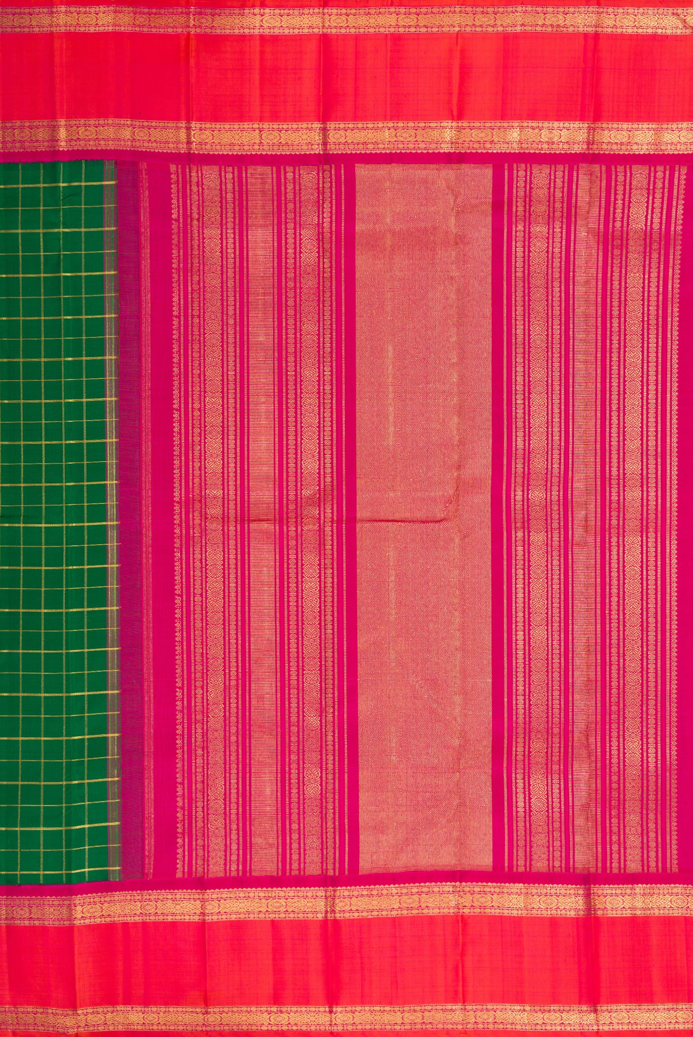 Close up image of the pallu of Pure Silk Pure Zari Bottle Green Dual Tone Kanjivaram Saree with Checked design on the body and Zari Border. 