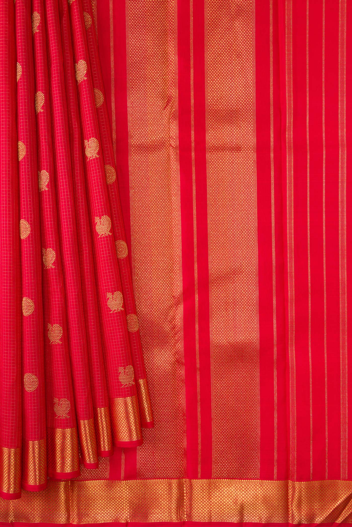 Pleats and pallu of Pure Silk Pure Zari Dark Pink Dual Tone Kanjivaram Saree with Zari Butta on the body and Zari Border. 