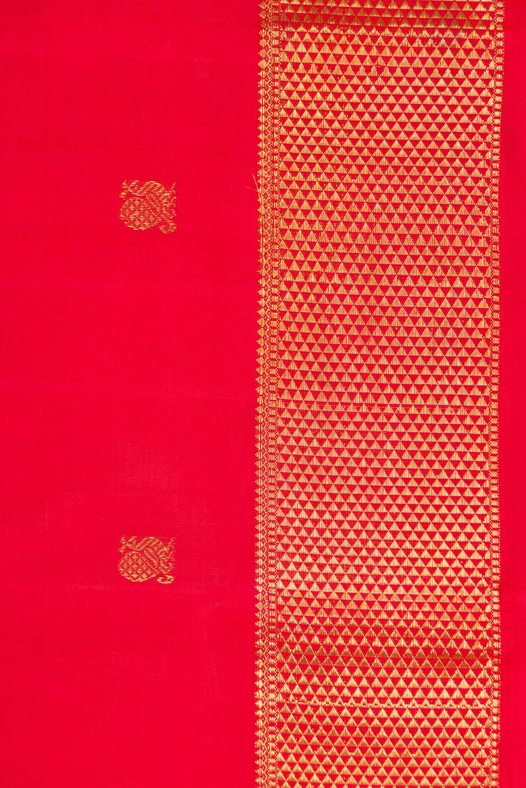 Border image of Pure Silk Pure Zari Red Dual Tone Kanchipuram Saree with Zari Butta on the body and Zari Border. 