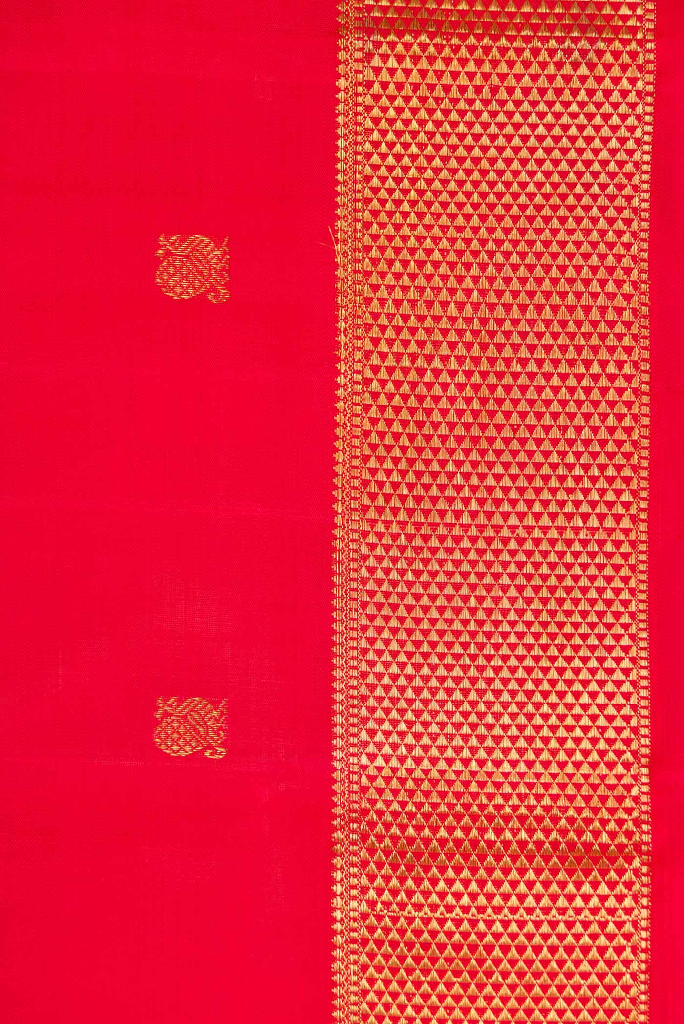 Border image of Pure Silk Pure Zari Red Dual Tone Kanchipuram Saree with Zari Butta on the body and Zari Border. 