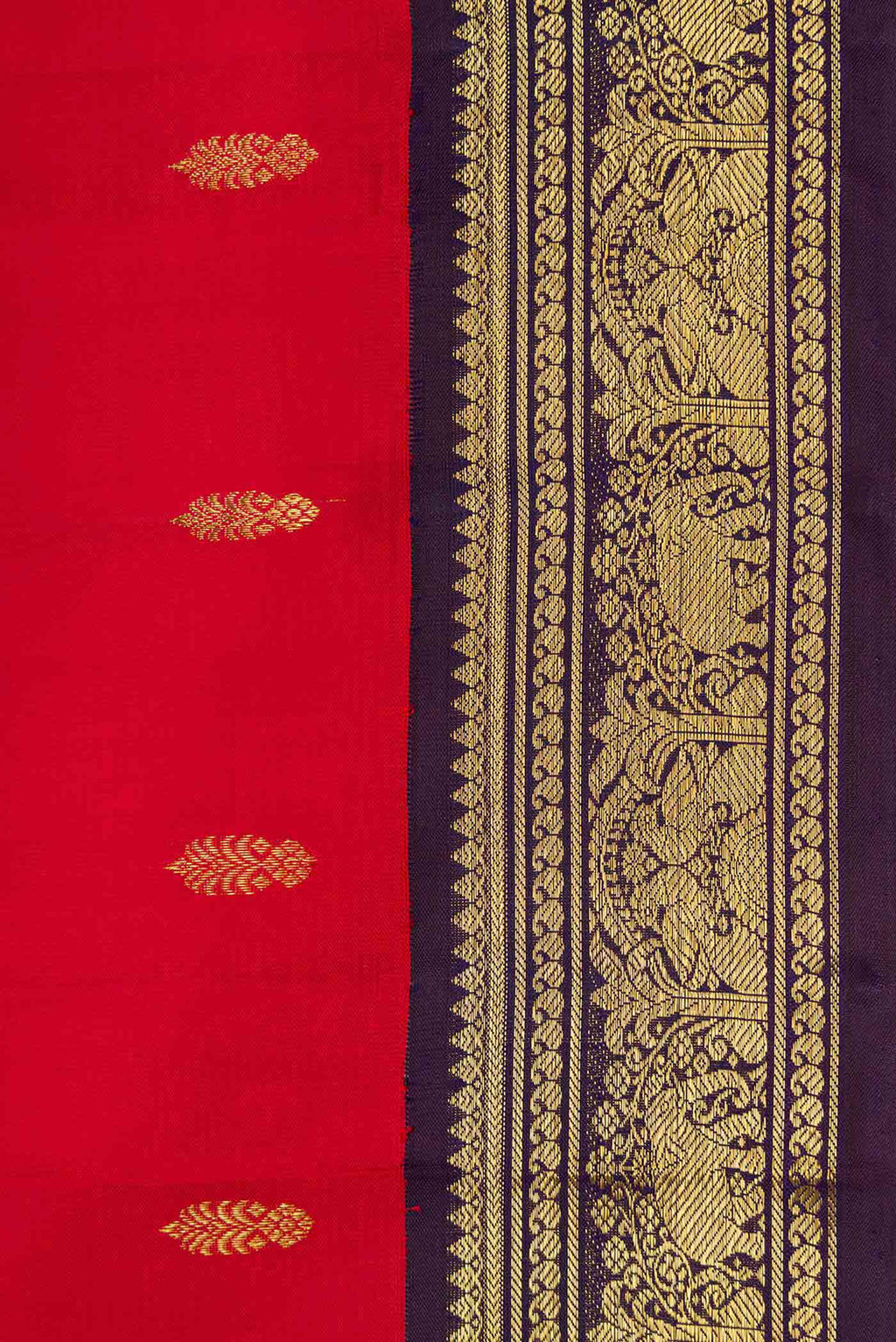 Border image of Pure Silk Pure Zari Red Dual Tone Kanchipuram Saree with Zari Butta on the body and Zari Border