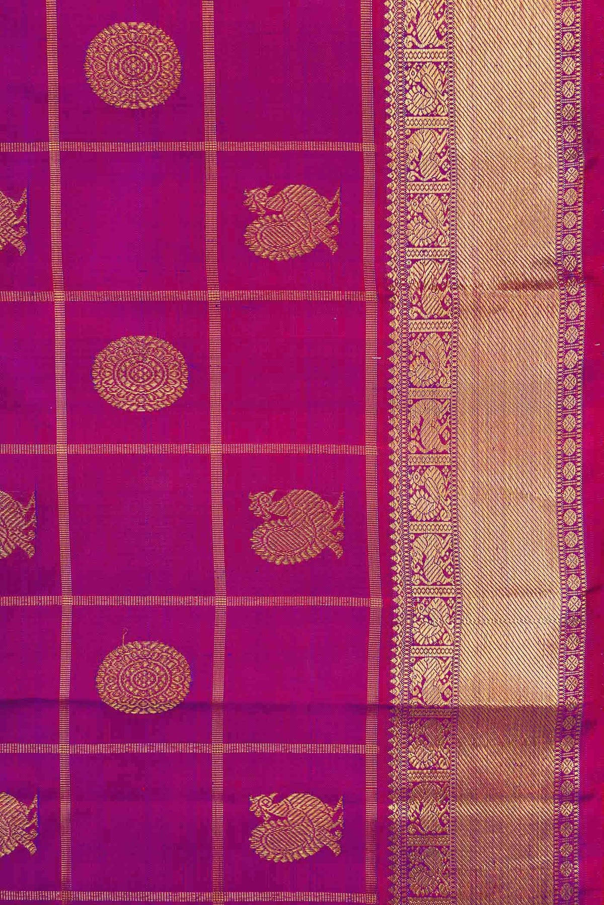 Border image of Pure Silk Pure Zari Purple Dual Tone Kanchipuram Saree with Checked design on the body and Zari Border