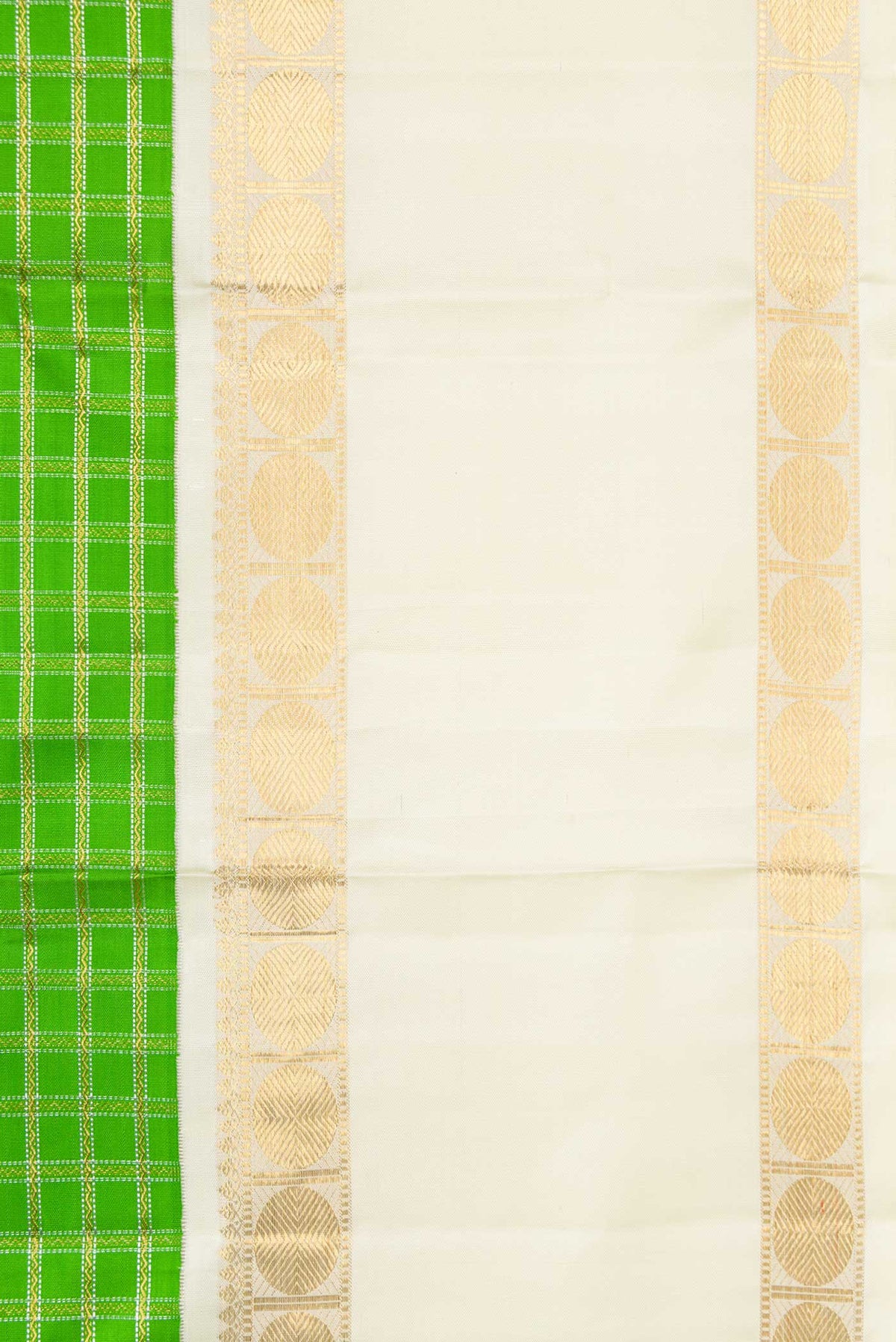 Border image of Pure Silk Pure Zari Parrot Green Dual Tone Kanchipuram Saree with Checked design on the body and Zari Border