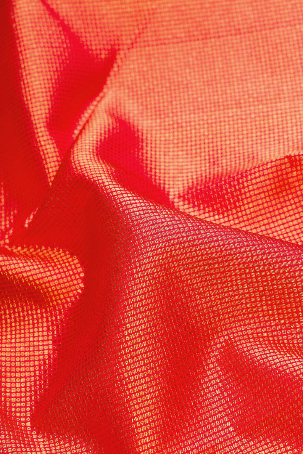 Close up of Dark Pink Dual Tone Kanchipuram Silk Saree with Zari Brocade on the body and Zari Border.  displaying folds