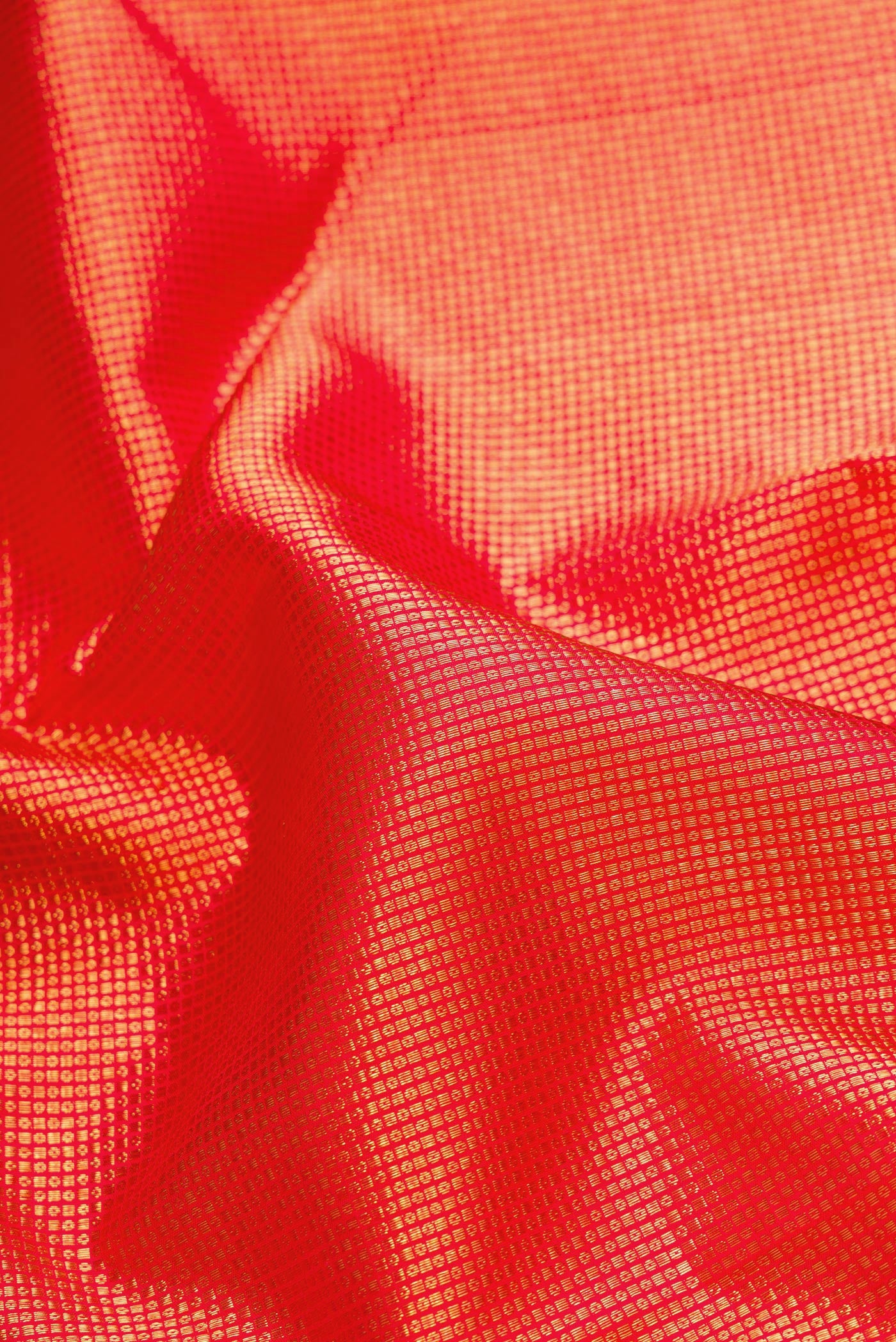 Close up of Dark Pink Dual Tone Kanchipuram Silk Saree with Zari Brocade on the body and Zari Border.  displaying folds