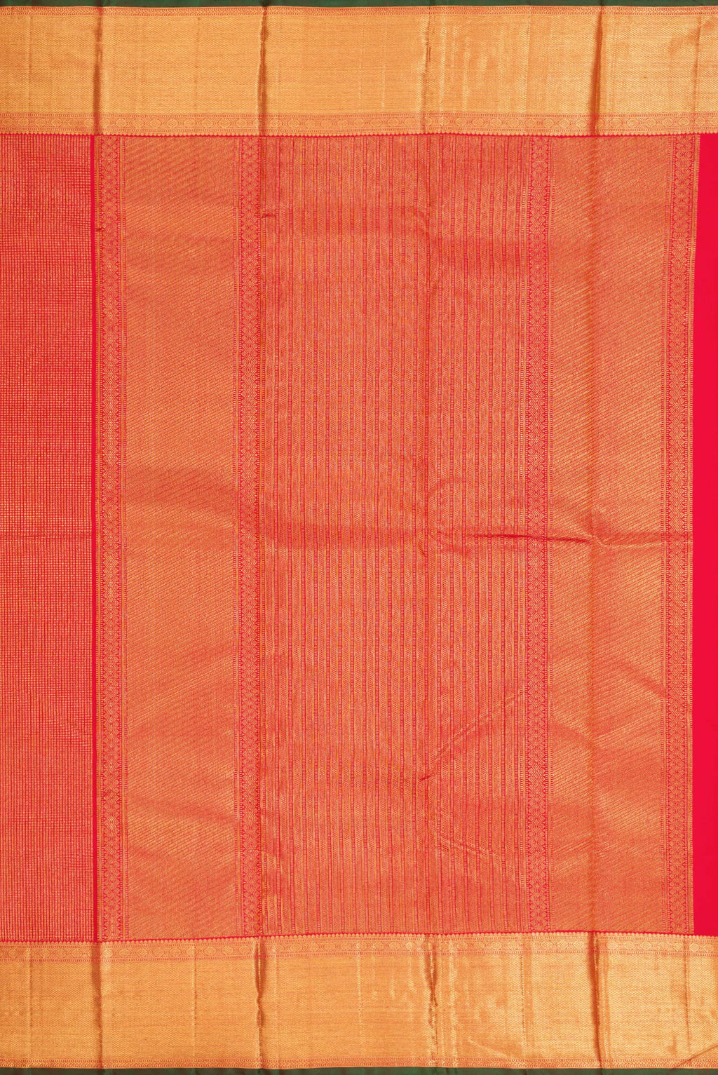 Close up image of the pallu of Dark Pink Dual Tone Kanchipuram Silk Saree with Zari Brocade on the body and Zari Border. 