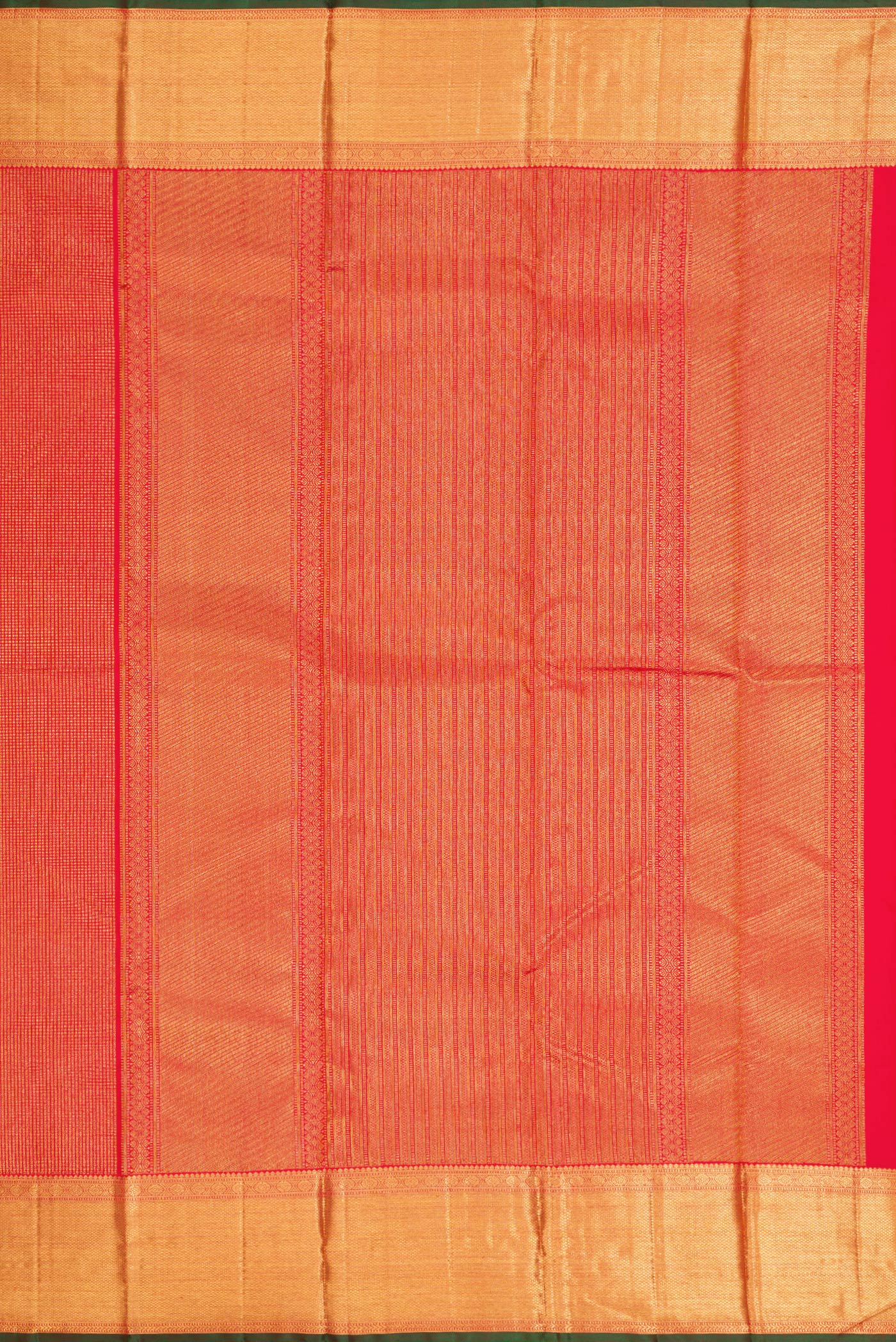 Close up image of the pallu of Dark Pink Dual Tone Kanchipuram Silk Saree with Zari Brocade on the body and Zari Border. 