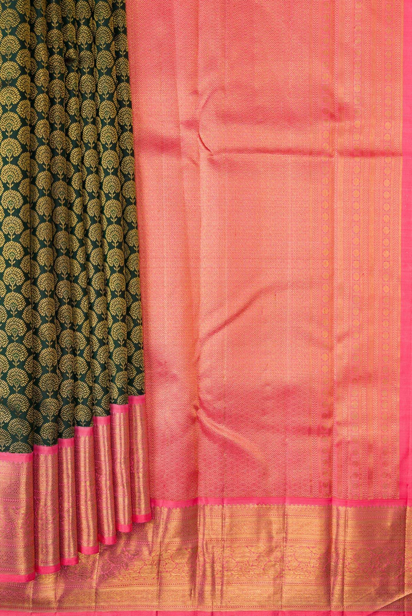 Pleats and pallu of Bottle Green Dual Tone Kanjivaram Silk Saree with Zari Brocade on the body and Zari Border. 
