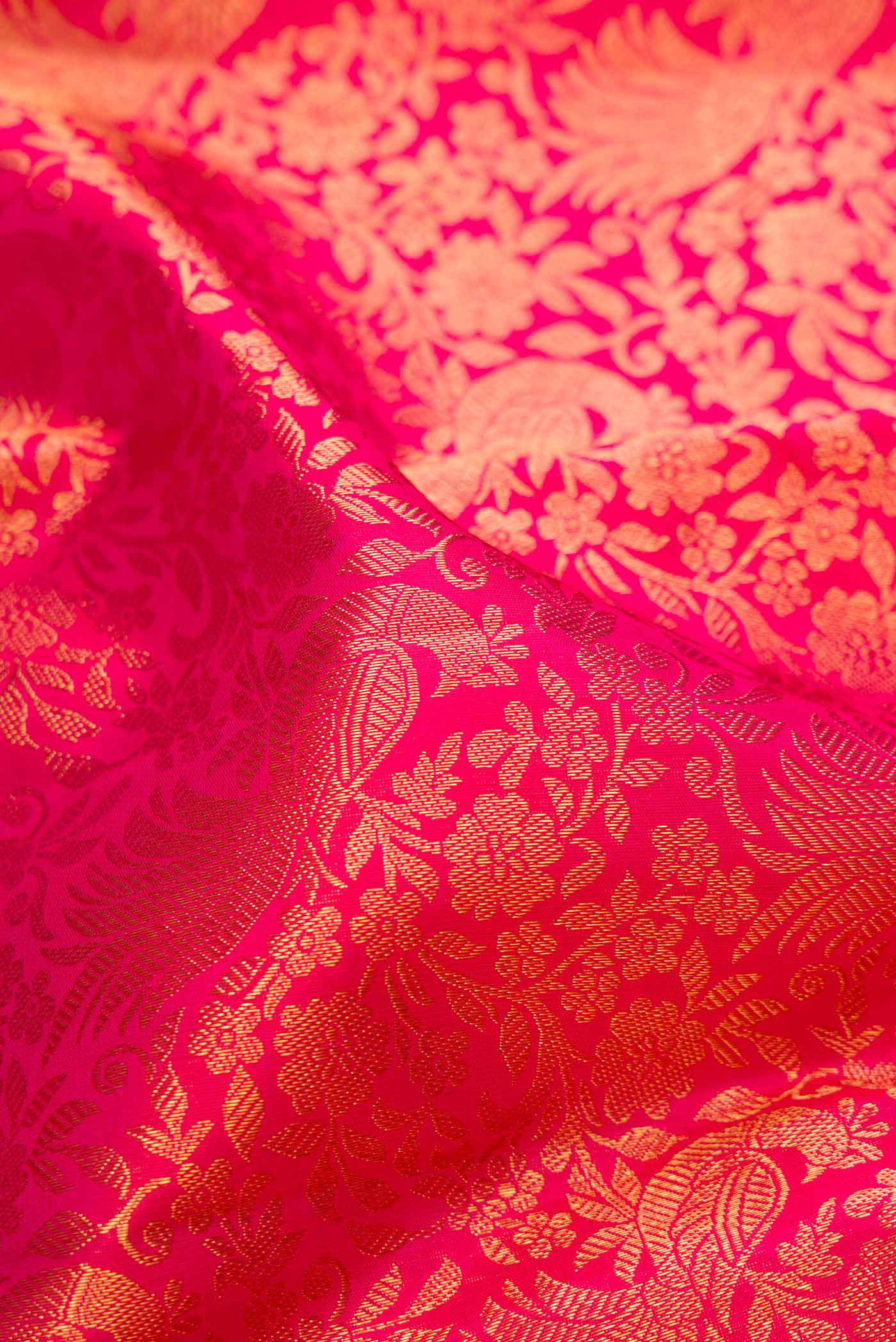 Close up of Pure Silk Pure Zari Pink Dual Tone Kanjivaram Saree with Zari Brocade on the body and Zari Border.  displaying folds