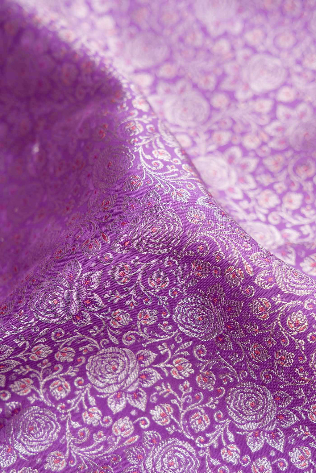 Close up of Pure Silk Pure Zari Lavender Dual Tone Kanchipuram Saree with Zari Brocade on the body and Zari Border displaying folds