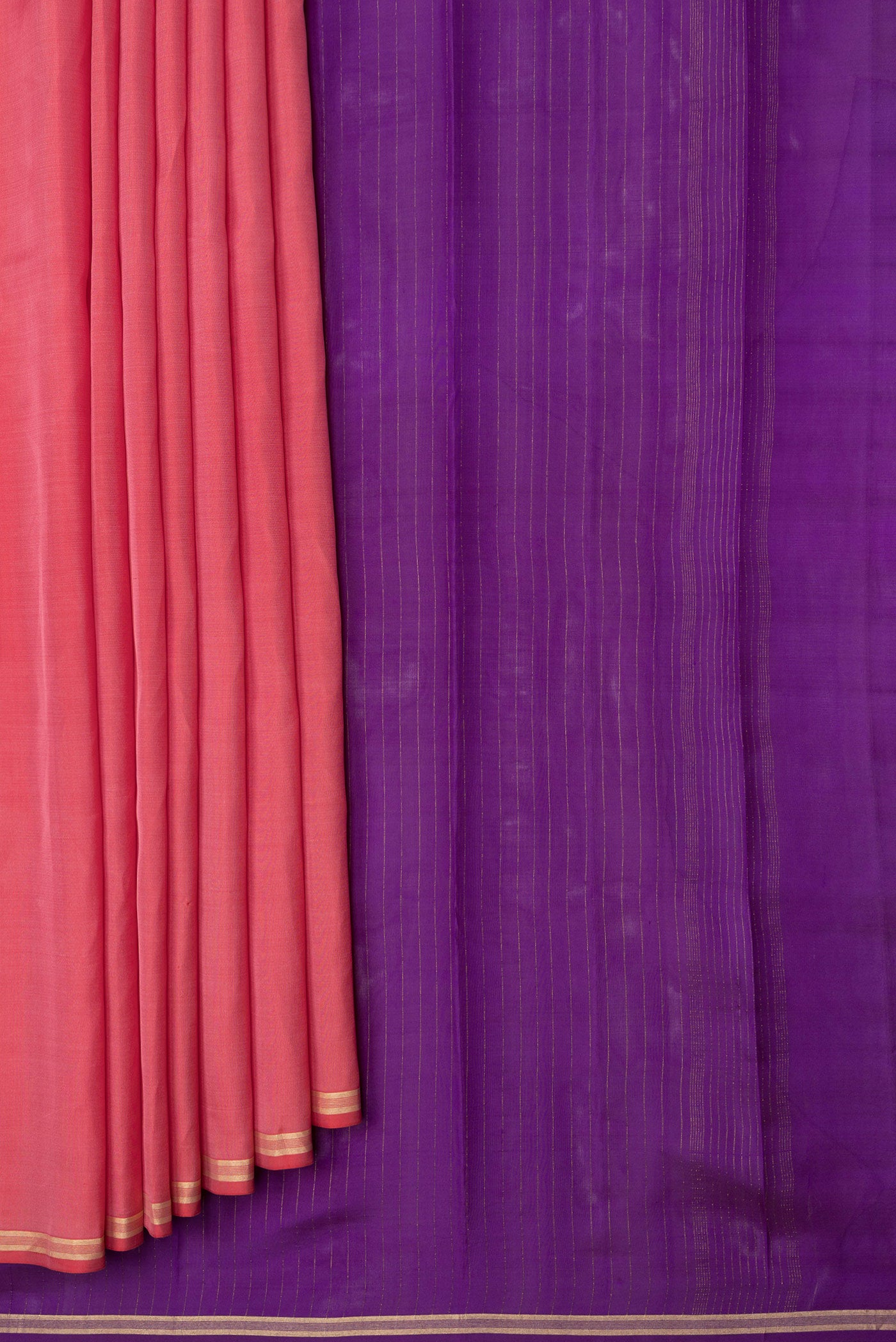 Pleats and pallu of Pink Dual Tone Kanjivaram Silk Saree with Zari Butta on the body and Zari Border. 