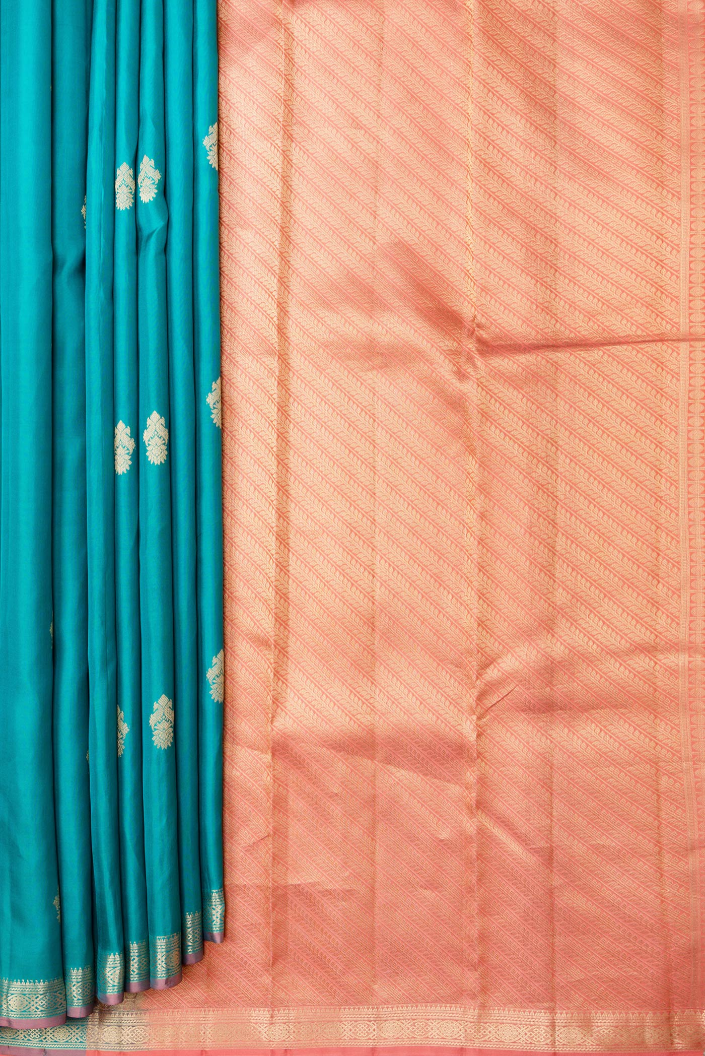 Pleats and pallu of Green Dual Tone Kanjivaram Silk Saree with Zari Butta on the body and Zari Border. 