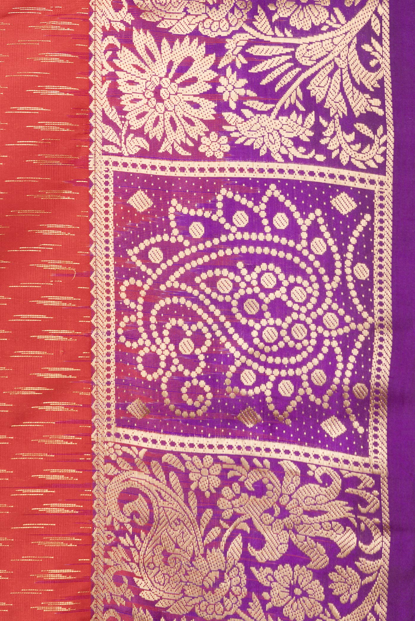 Border image of Orange Dual Tone Kanchipuram Silk Saree with Zari Butta on the body and Zari Border. 