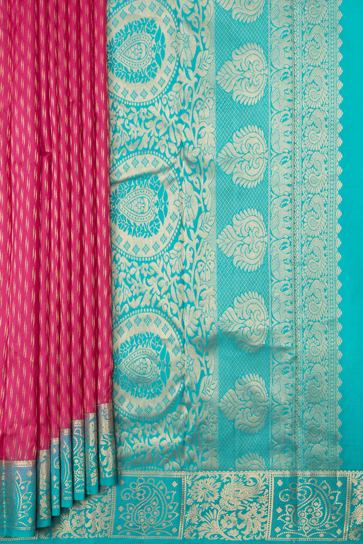 Pleats and pallu of Pink Dual Tone Kanchipuram Silk Saree with Zari Butta on the body and Zari Border. 