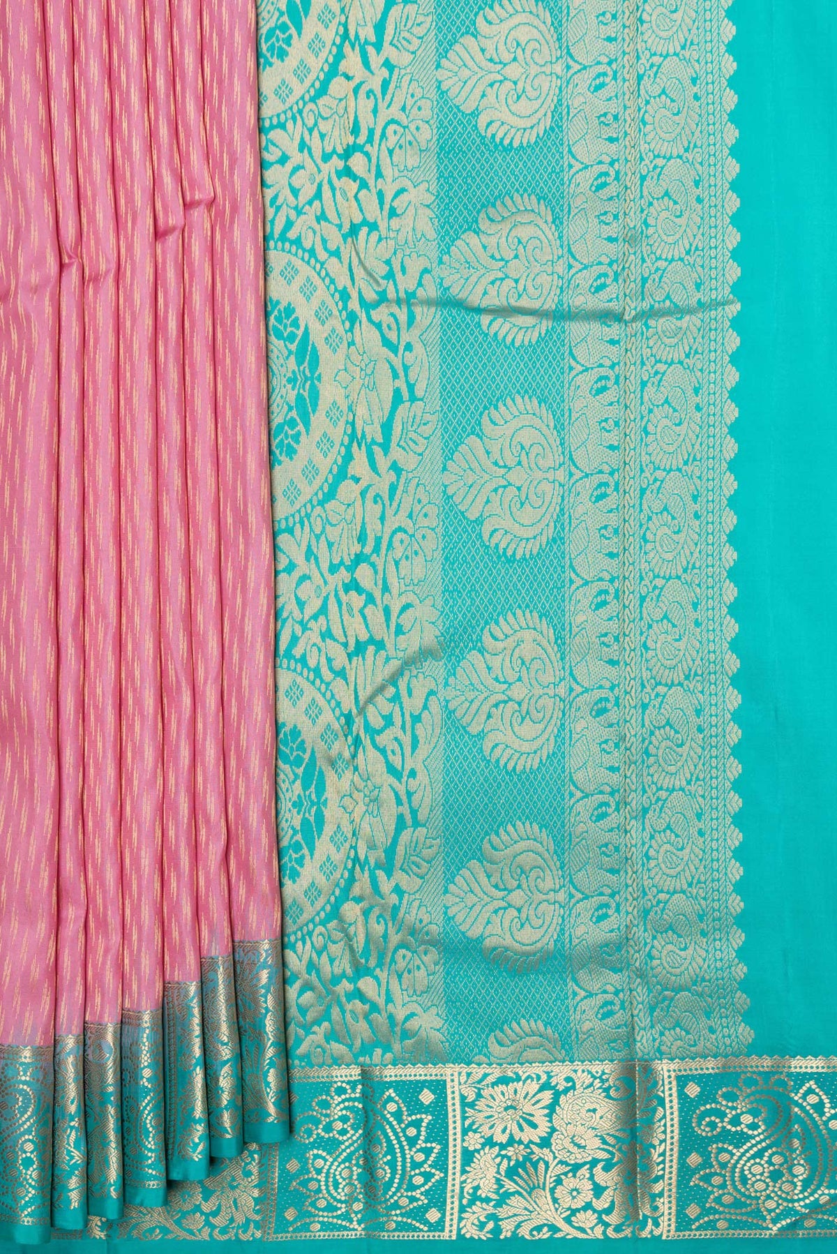 Pleats and pallu of Pink Dual Tone Kanchipuram Silk Saree with Zari Butta on the body and Zari Border. 