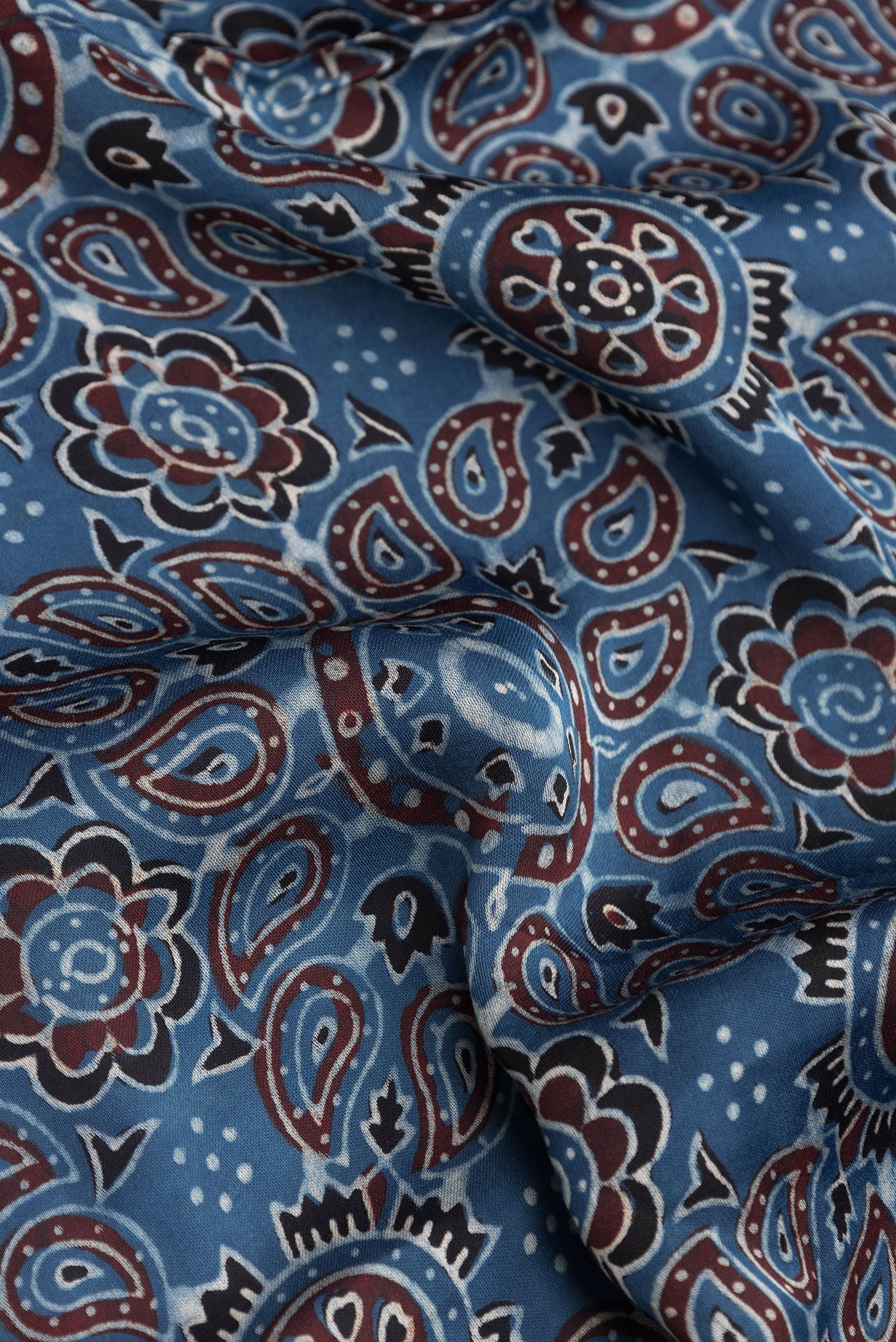 Close up of Grey Dual Tone Crepe Saree with Ajrakh Print on the body and Printed Border.  displaying folds