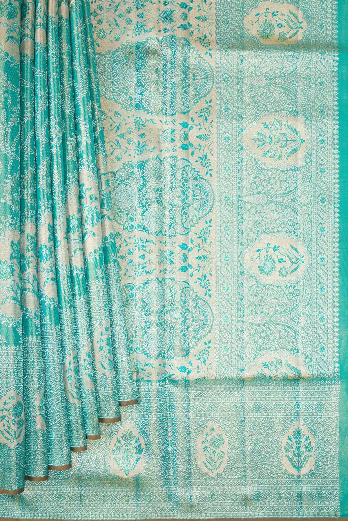 Pleats and pallu of Turquoise Dual Tone Kanchipuram Tissue Silk Saree with Zari Brocade on the body and Zari Border. 