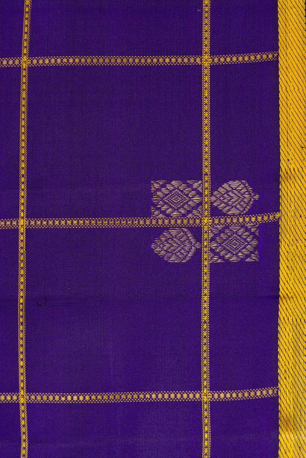 Border image of Royal Blue Dual Tone Kanchipuram Silk Saree with Checked design on the body and Thin Zari Line