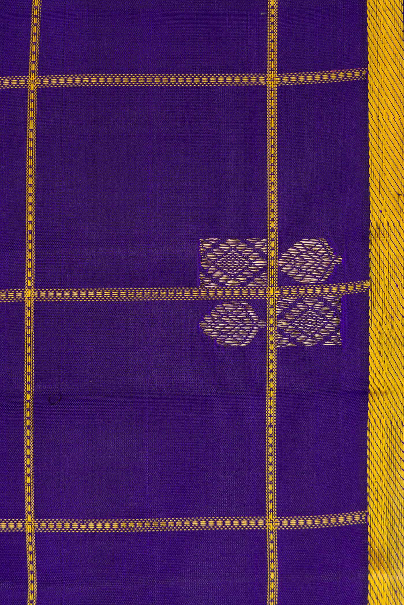 Border image of Royal Blue Dual Tone Kanchipuram Silk Saree with Checked design on the body and Thin Zari Line
