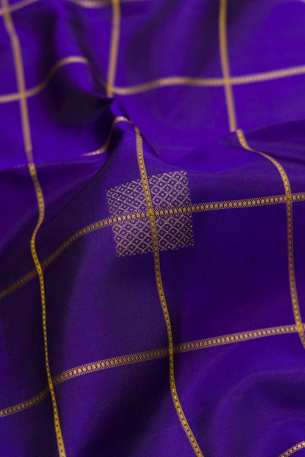 Close up of Royal Blue Dual Tone Kanchipuram Silk Saree with Checked design on the body and Thin Zari Line displaying folds