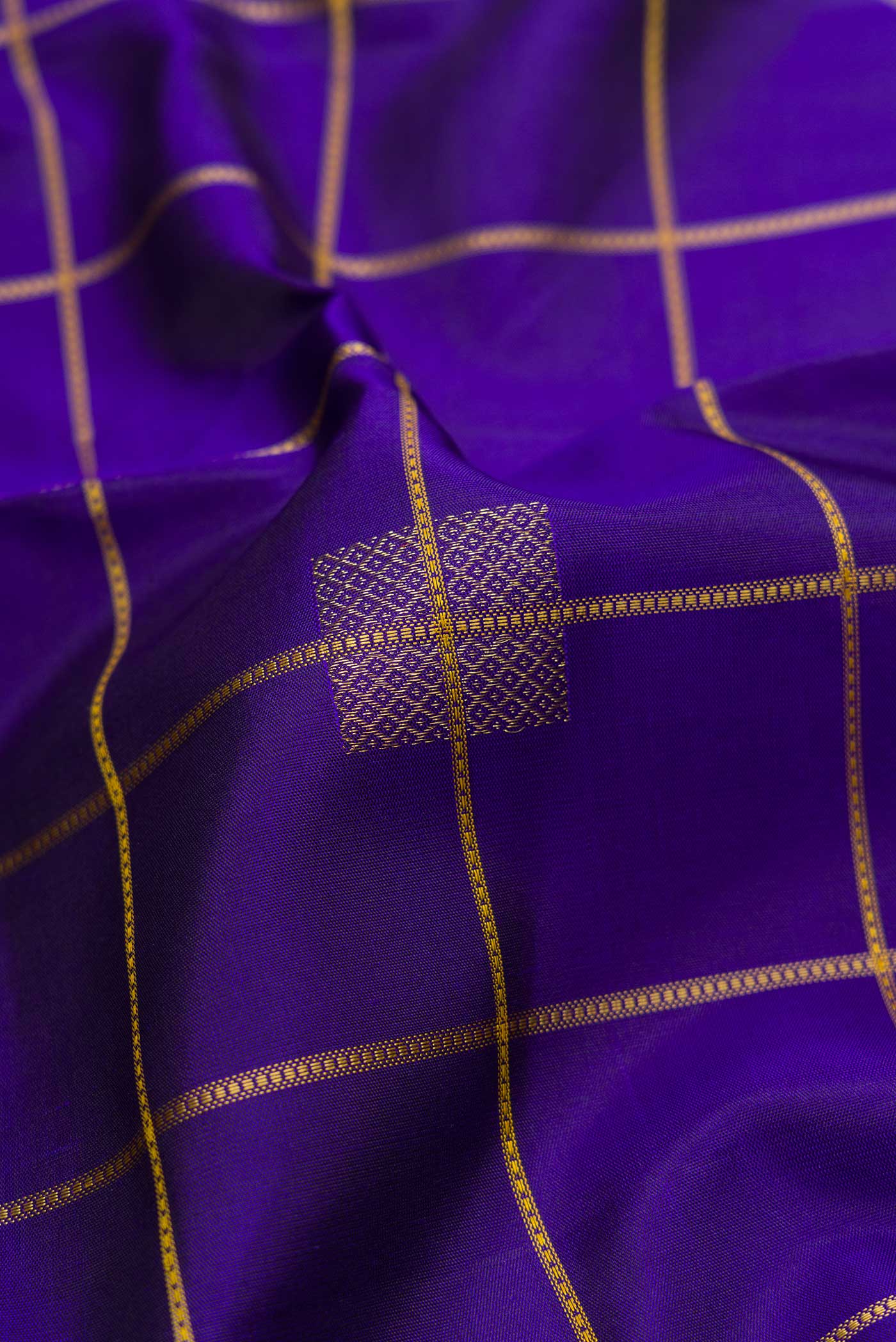 Close up of Royal Blue Dual Tone Kanchipuram Silk Saree with Checked design on the body and Thin Zari Line displaying folds