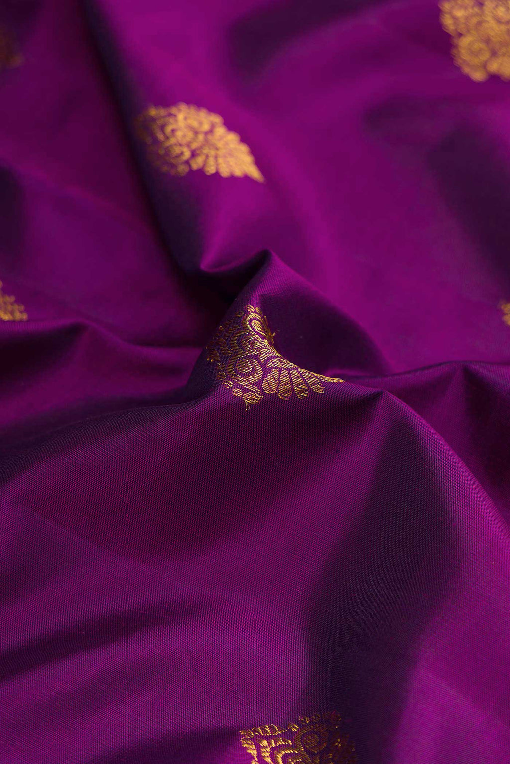 Close up of Purple Dual Tone Kanchipuram Silk Saree with Zari Butta on the body and Zari Border displaying folds