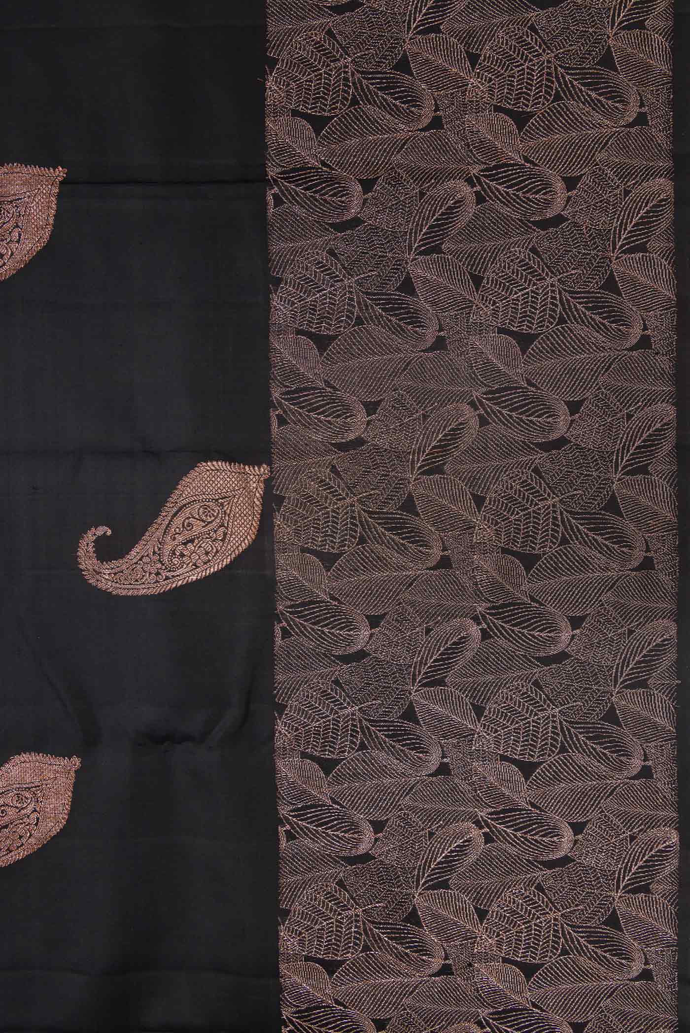 Border image of Pure Silk Pure Zari Black Dual Tone Kanchipuram Saree with Zari Butta on the body and Fancy Border. 