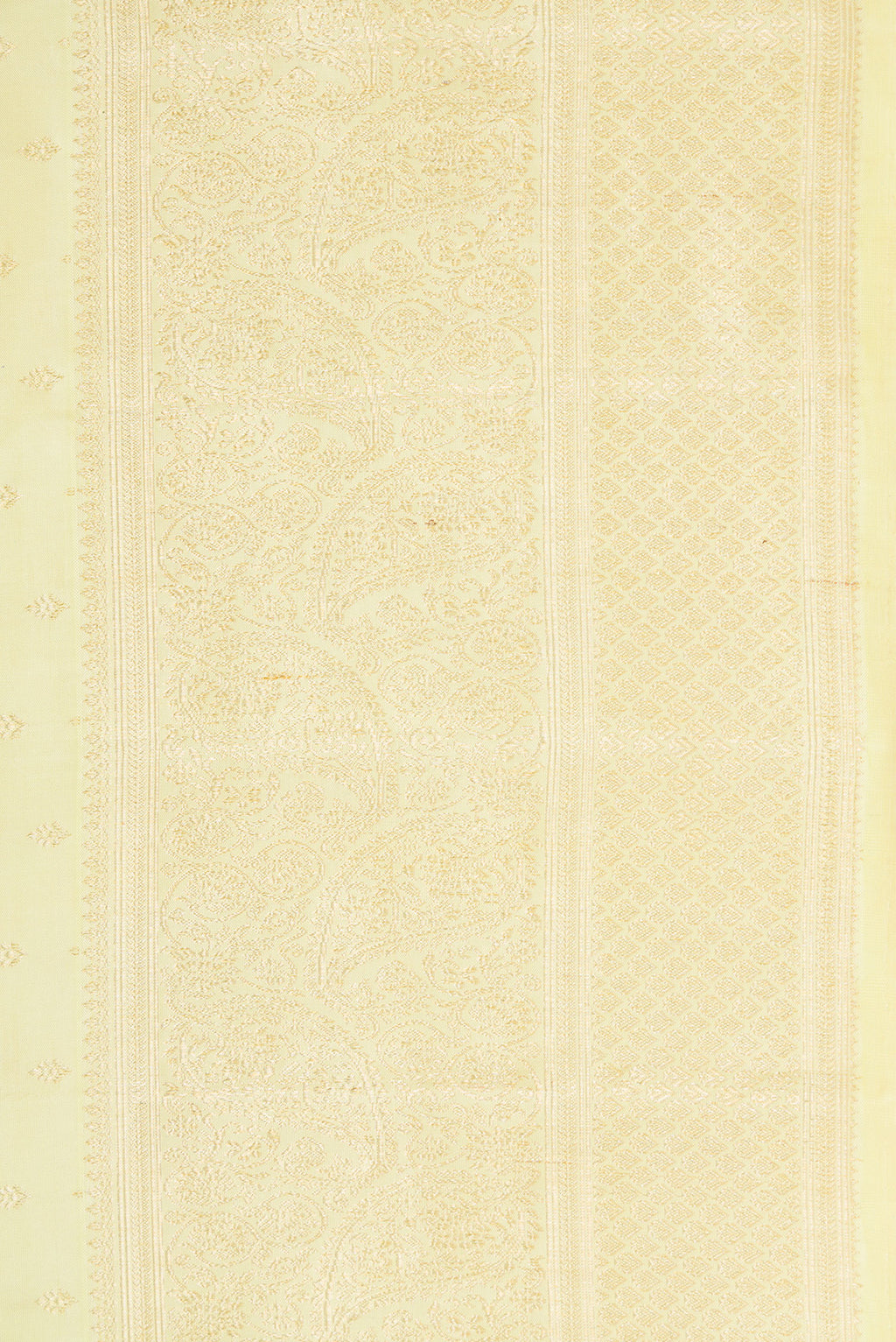 Border image of Pista Green Dual Tone Kanchipuram Silk Saree with Zari Butta on the body and Zari Border. 