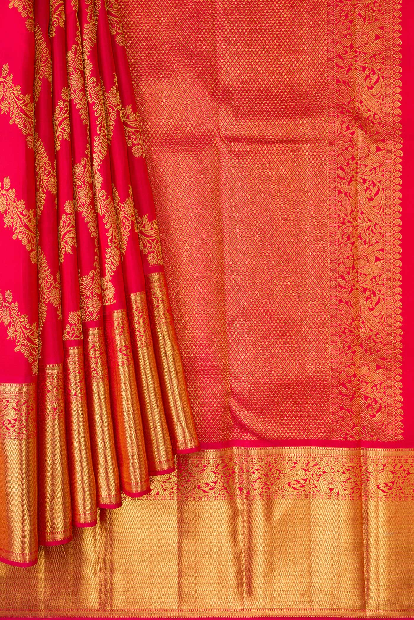 Pleats and pallu of Dark Pink Dual Tone Kanjivaram Silk Saree with Zari Butta on the body and Zari Border. 