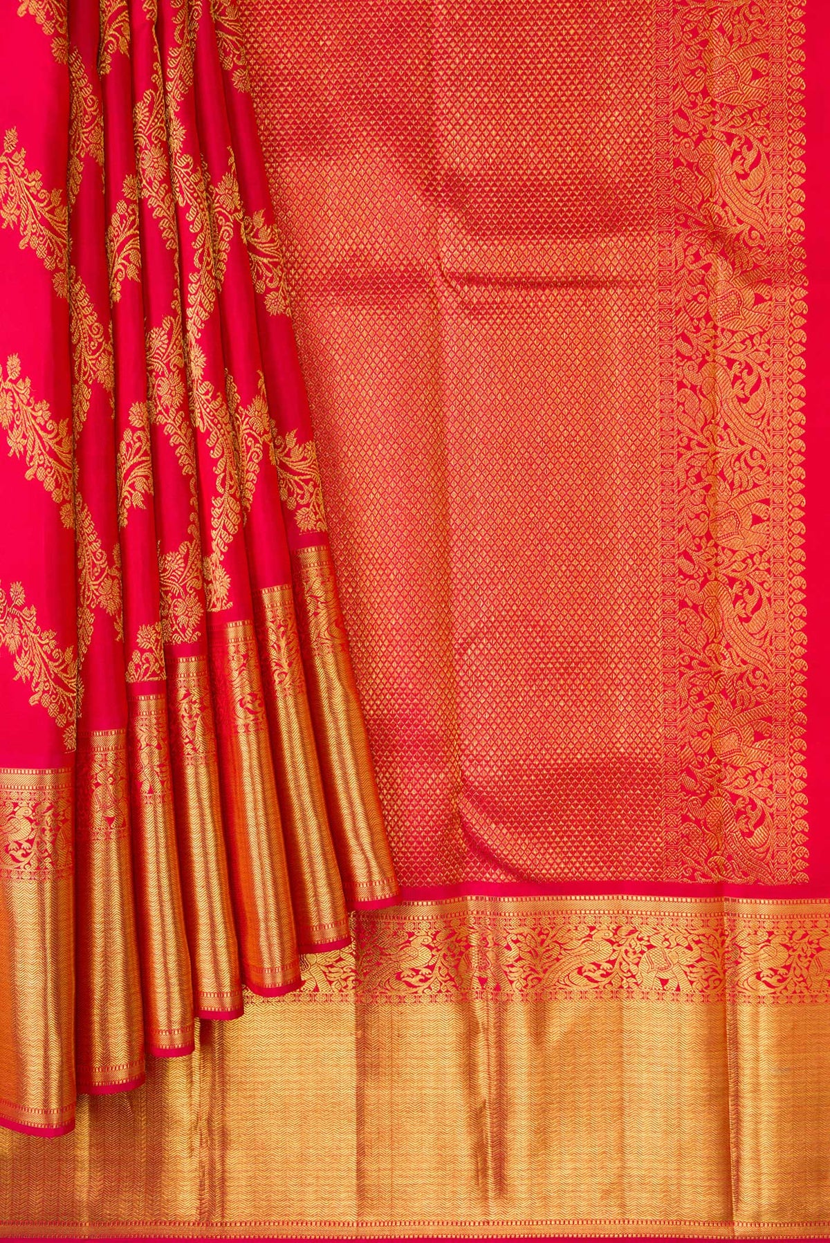 Pleats and pallu of Dark Pink Dual Tone Kanjivaram Silk Saree with Zari Butta on the body and Zari Border. 