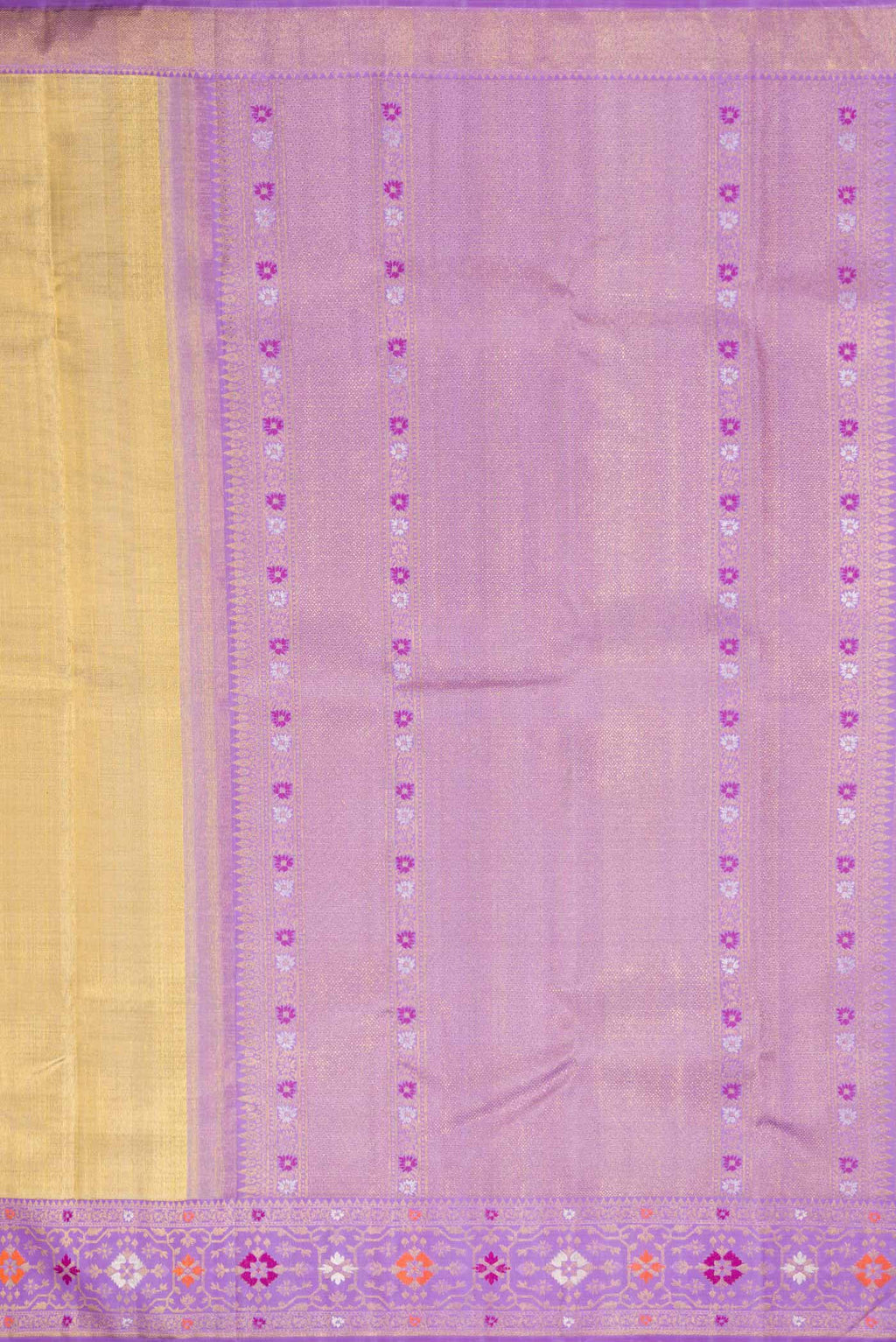 Close up image of the pallu of Gold Dual Tone Kanjivaram Tissue Silk Saree with Zari Brocade on the body and Zari And Thread Border. 