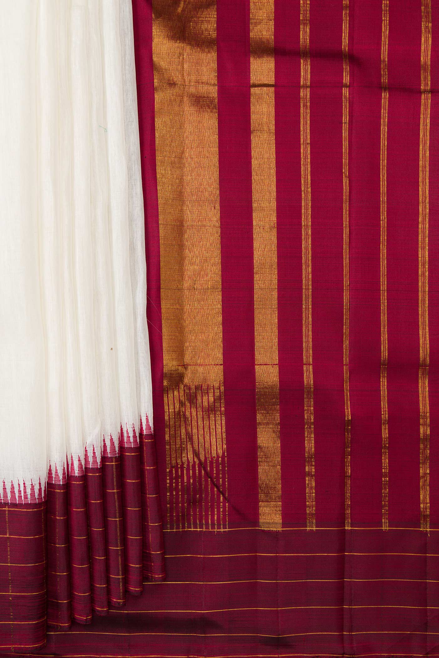 Pleats and pallu of Off White Dual Tone Linen Saree with Plain Body and Checks Border. 