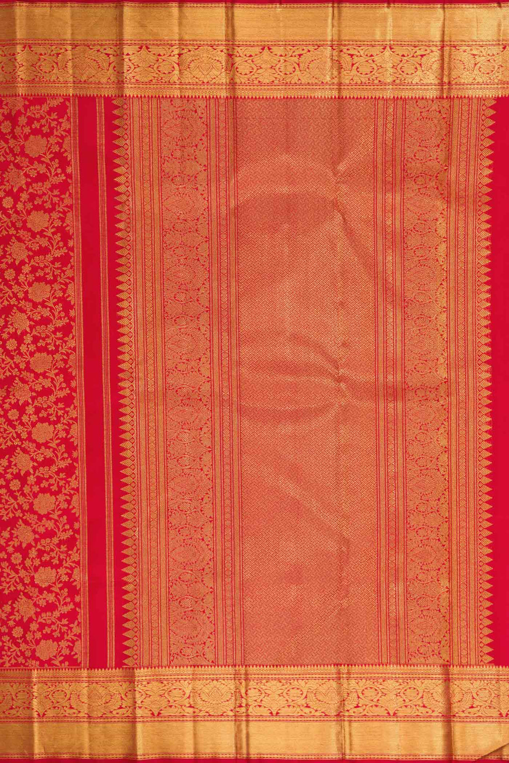 Close up image of the pallu of Pure Silk Pure Zari Maroon Dual Tone Kanjivaram Saree with Zari Brocade on the body and Zari Border. 
