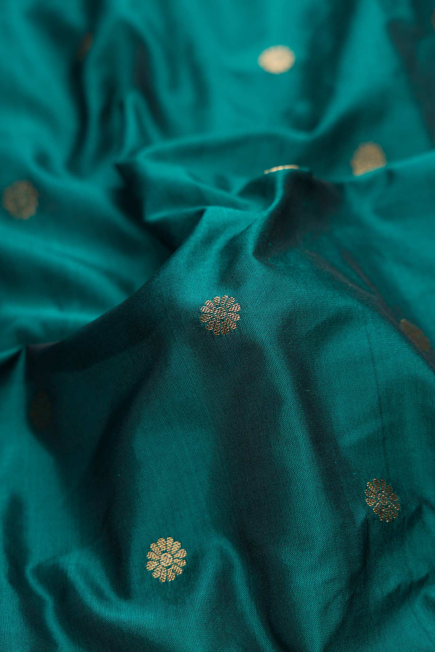 Close up of Royal Blue Dual Tone Kanchipuram Silk Saree with Zari Butta on the body and Zari Border.  displaying folds