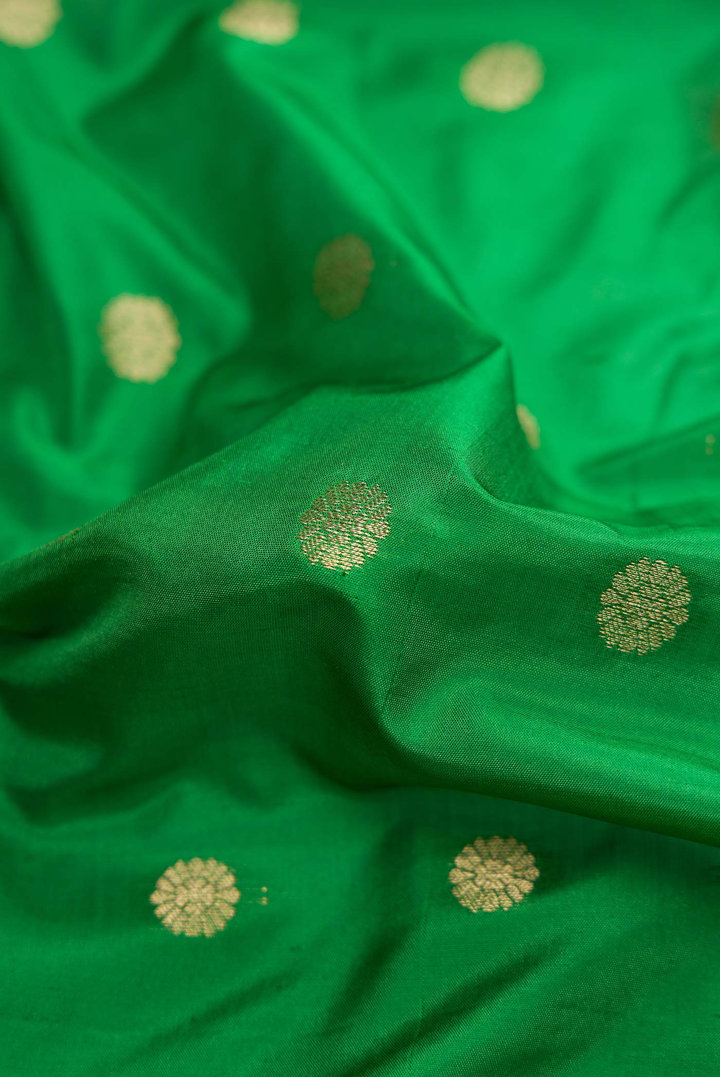 Close up of Green Dual Tone Blended Bangalore Silk Saree with Zari Butta on the body and Zari Border displaying folds