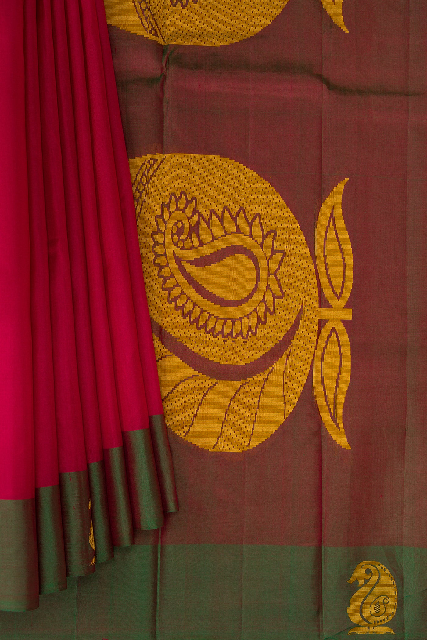 Pleats and pallu of Maroon Kanjivaram Silk Saree with Plain Body and Thread Border. 